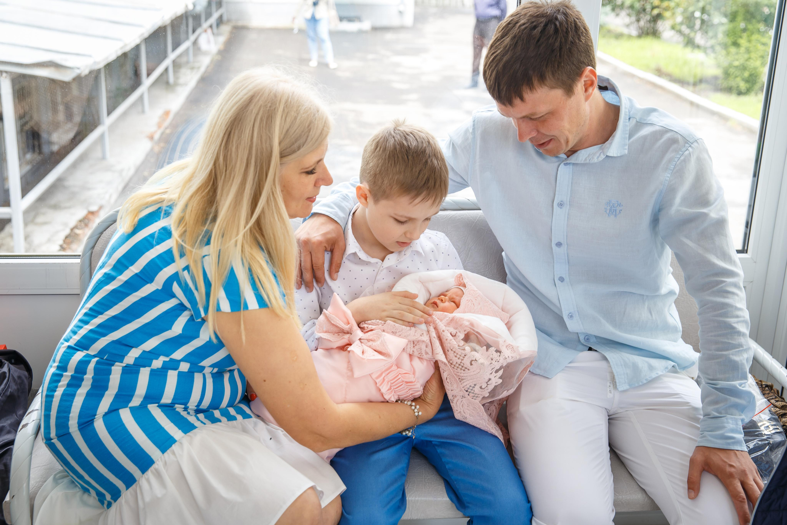 Выписка Евы из роддома ЦГБ. Семейный и детский фотограф в Ростове-на-Дону