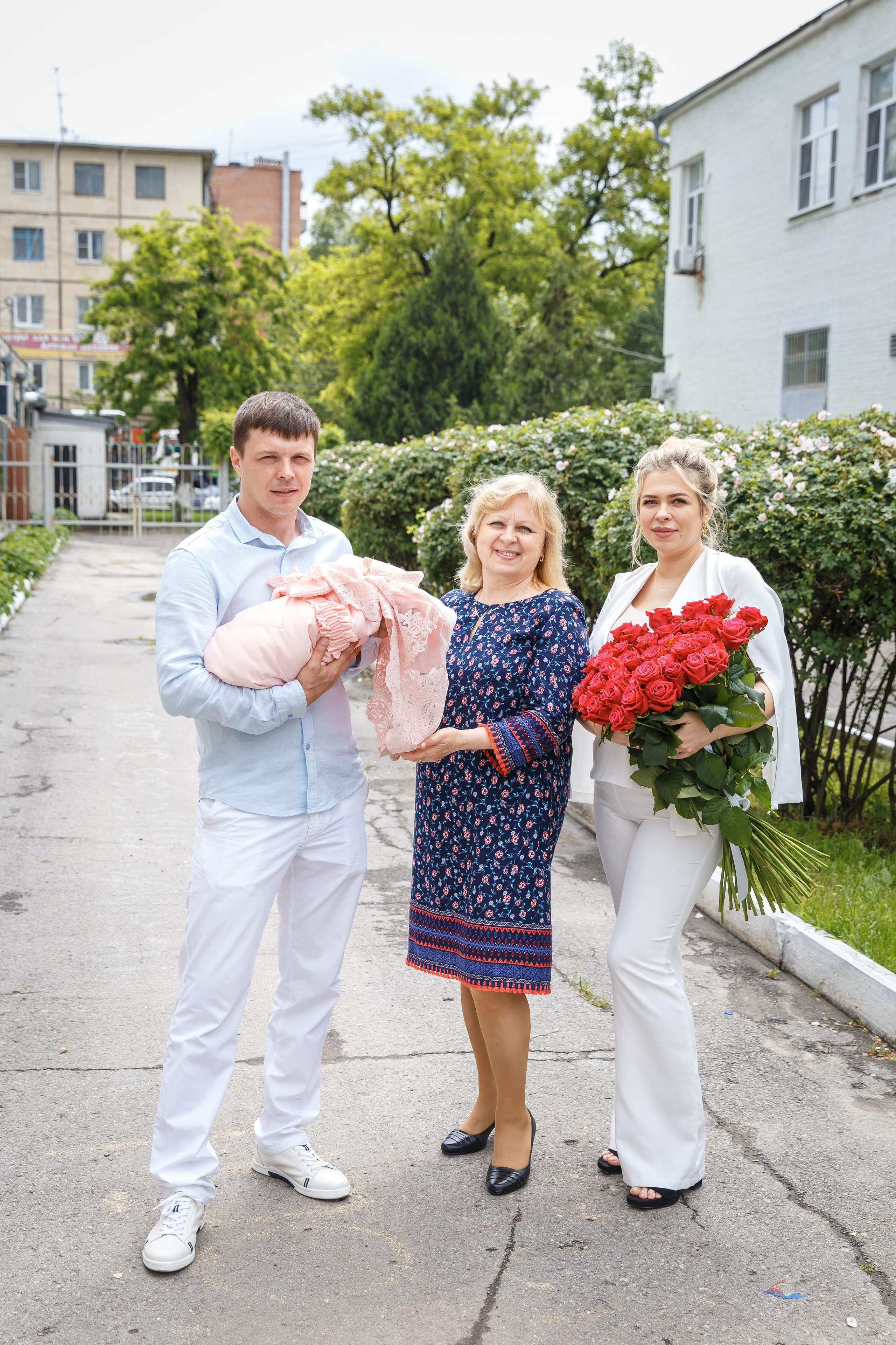 Выписка Евы из роддома ЦГБ. Семейный и детский фотограф в Ростове-на-Дону