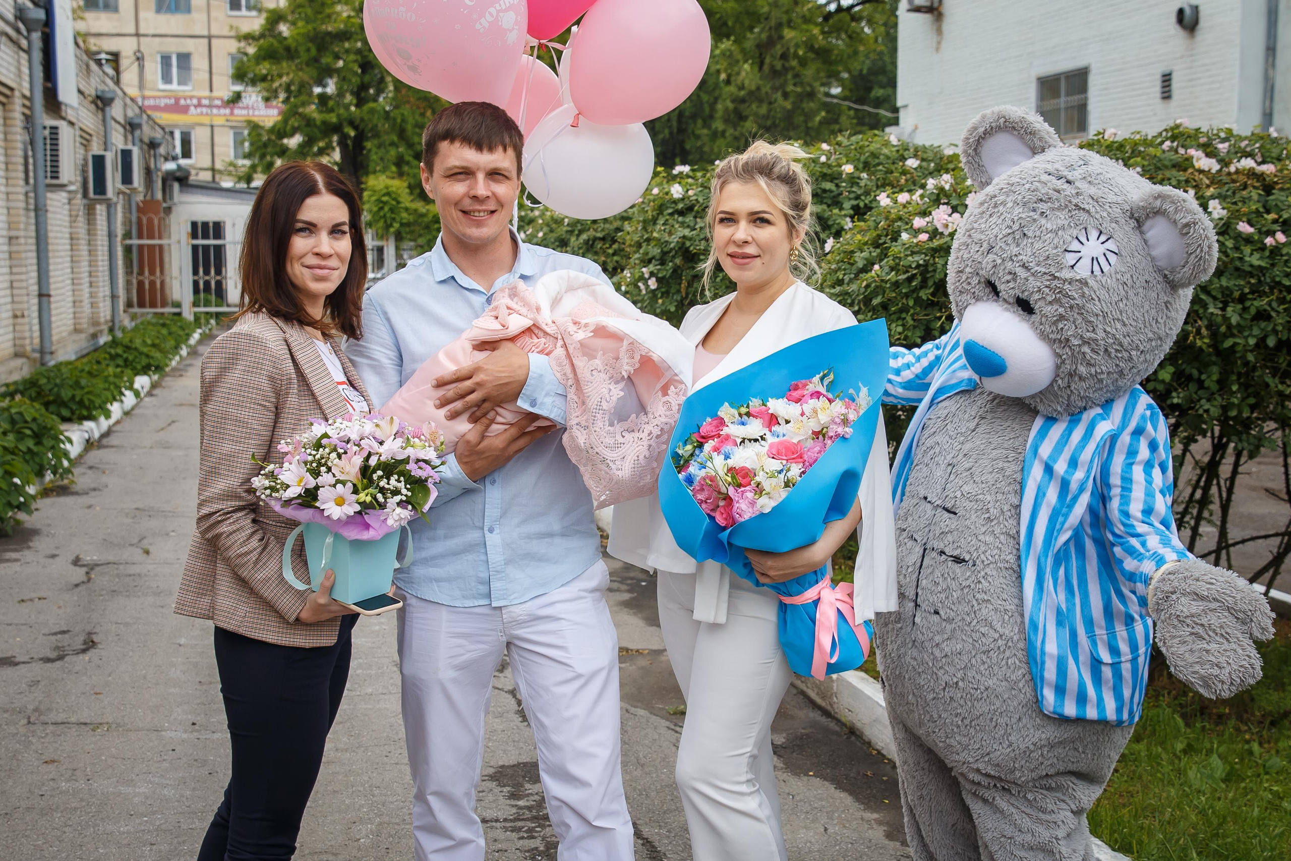 Выписка Евы из роддома ЦГБ. Семейный и детский фотограф в Ростове-на-Дону