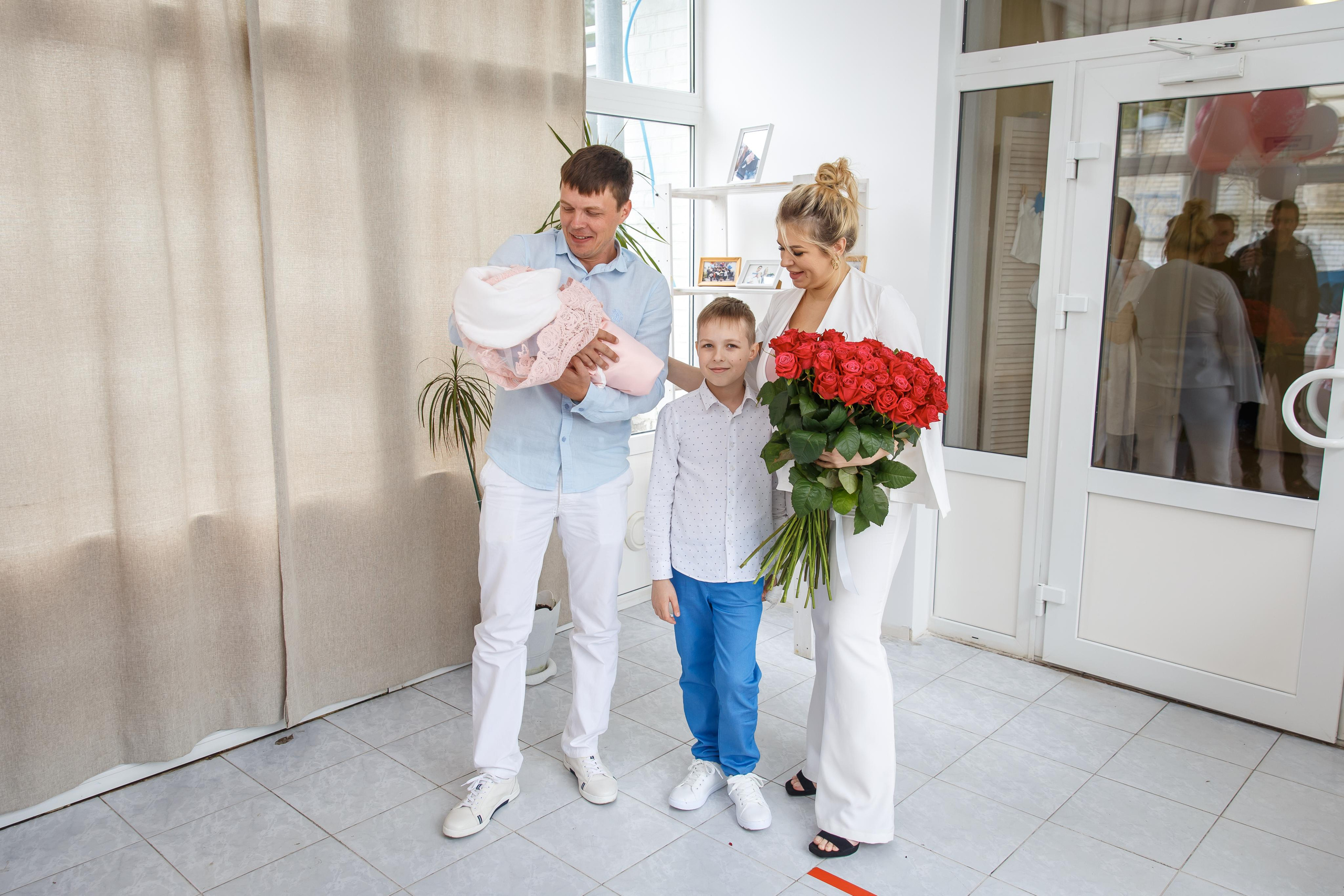 Выписка Евы из роддома ЦГБ. Семейный и детский фотограф в Ростове-на-Дону