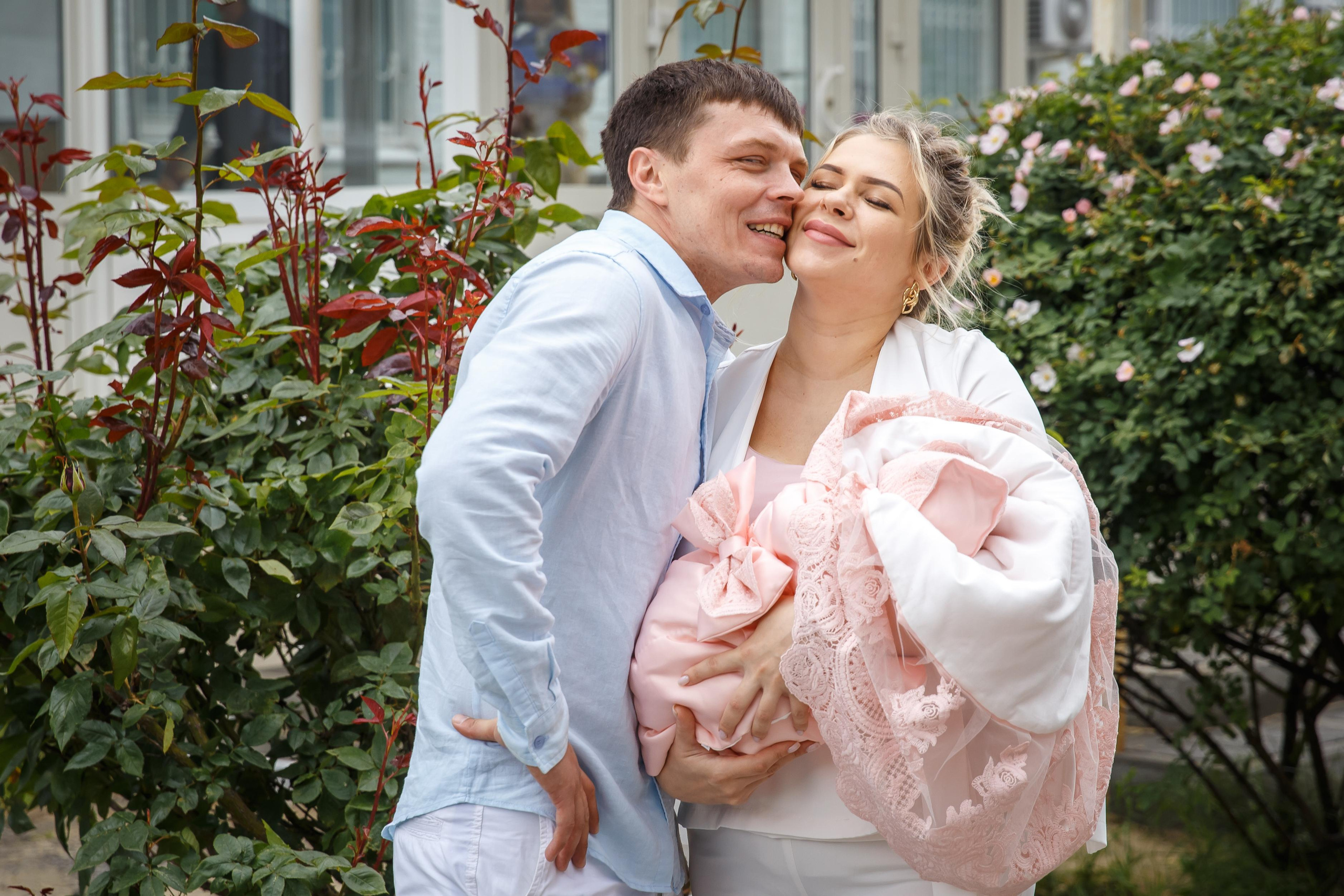 Выписка Евы из роддома ЦГБ. Семейный и детский фотограф в Ростове-на-Дону