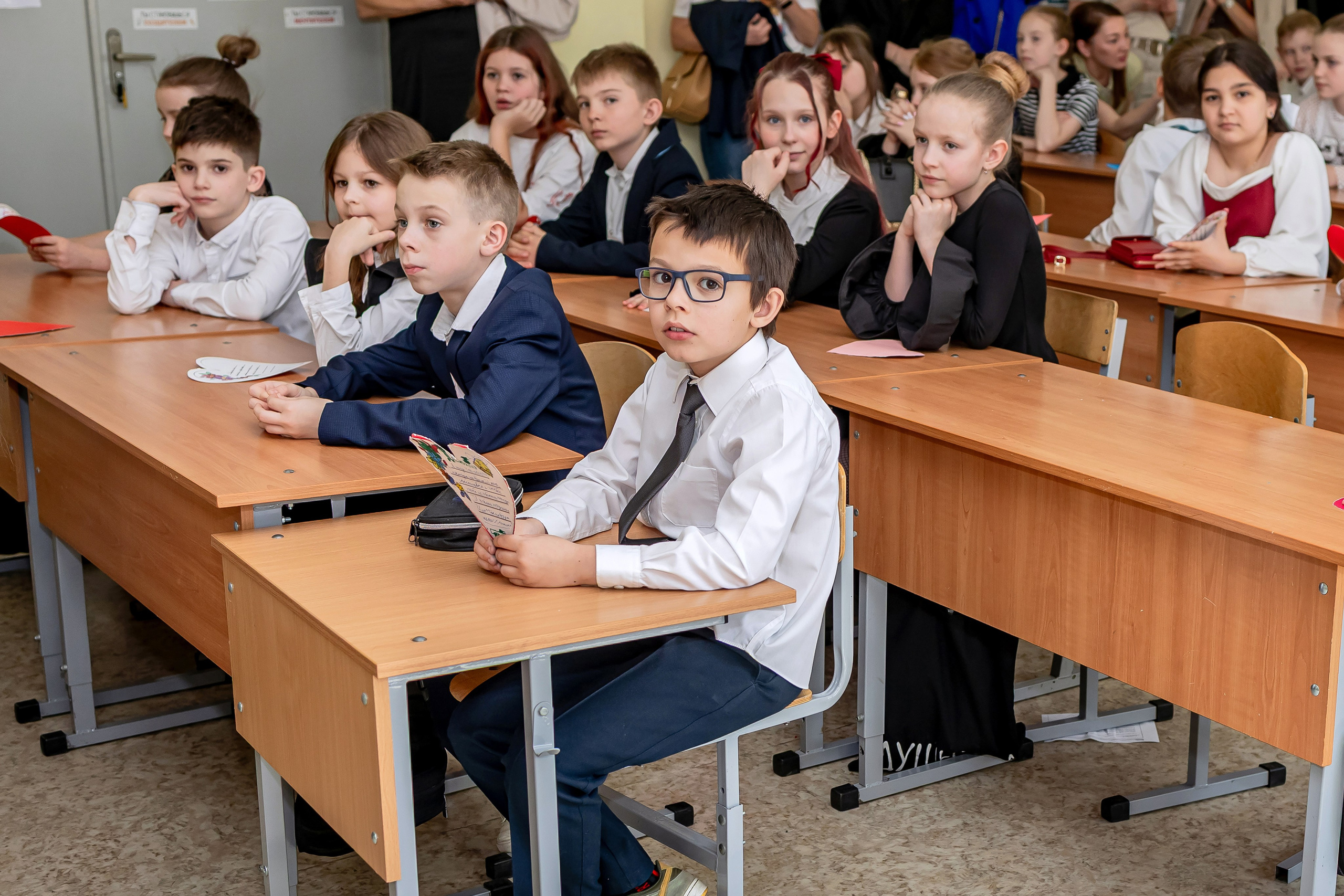 Выпускной в начальной школе в классе. Фотограф и видеограф Москва. Свадебный фотограф, видеограф. Выпускные альбомы. Оживающие альбомы