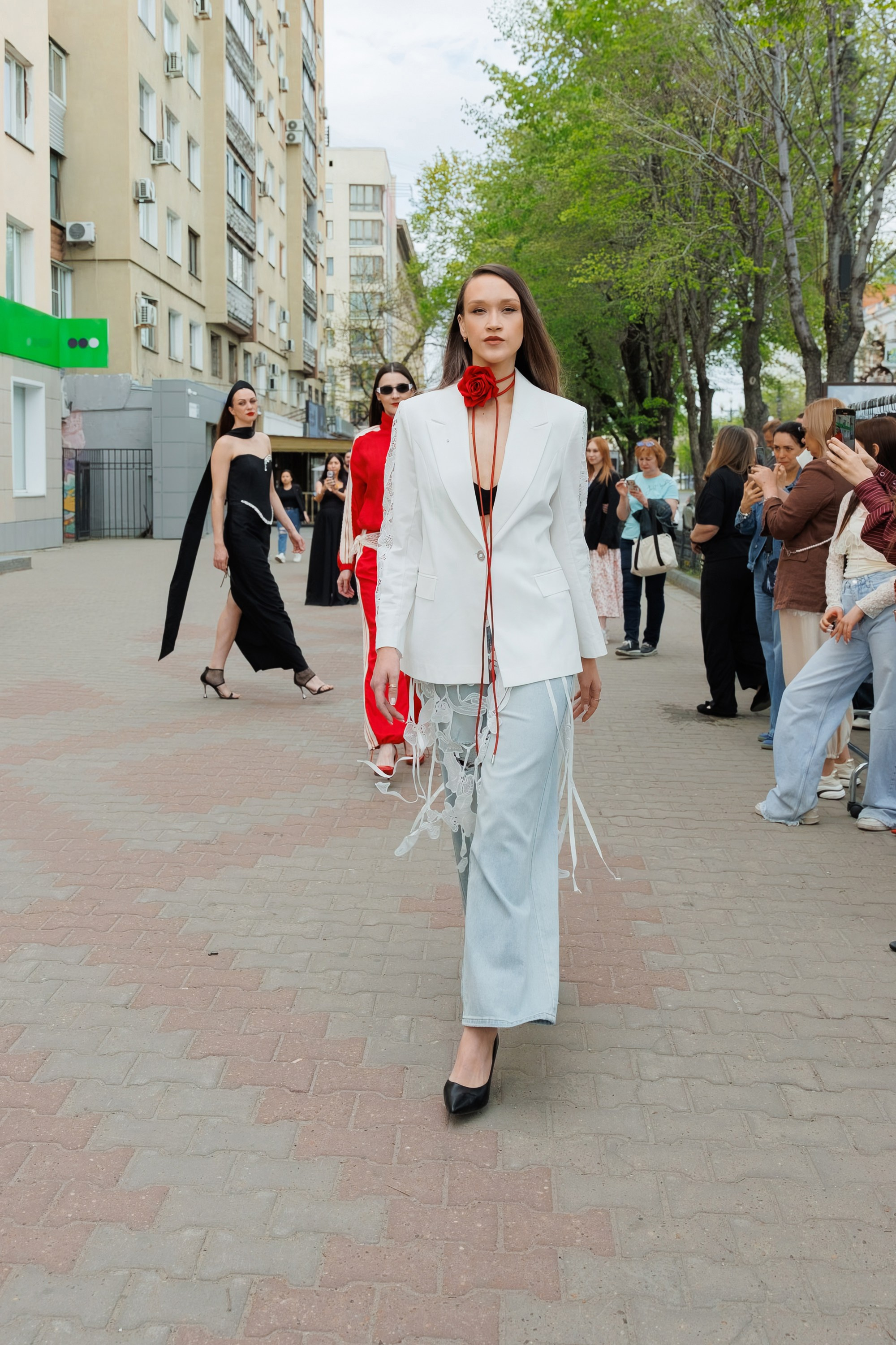 МОДНЫЙ ПОКАЗ. СВОИ. ФОТООТЧЕТЫ-СОБЫТИЯ-МЕСТА