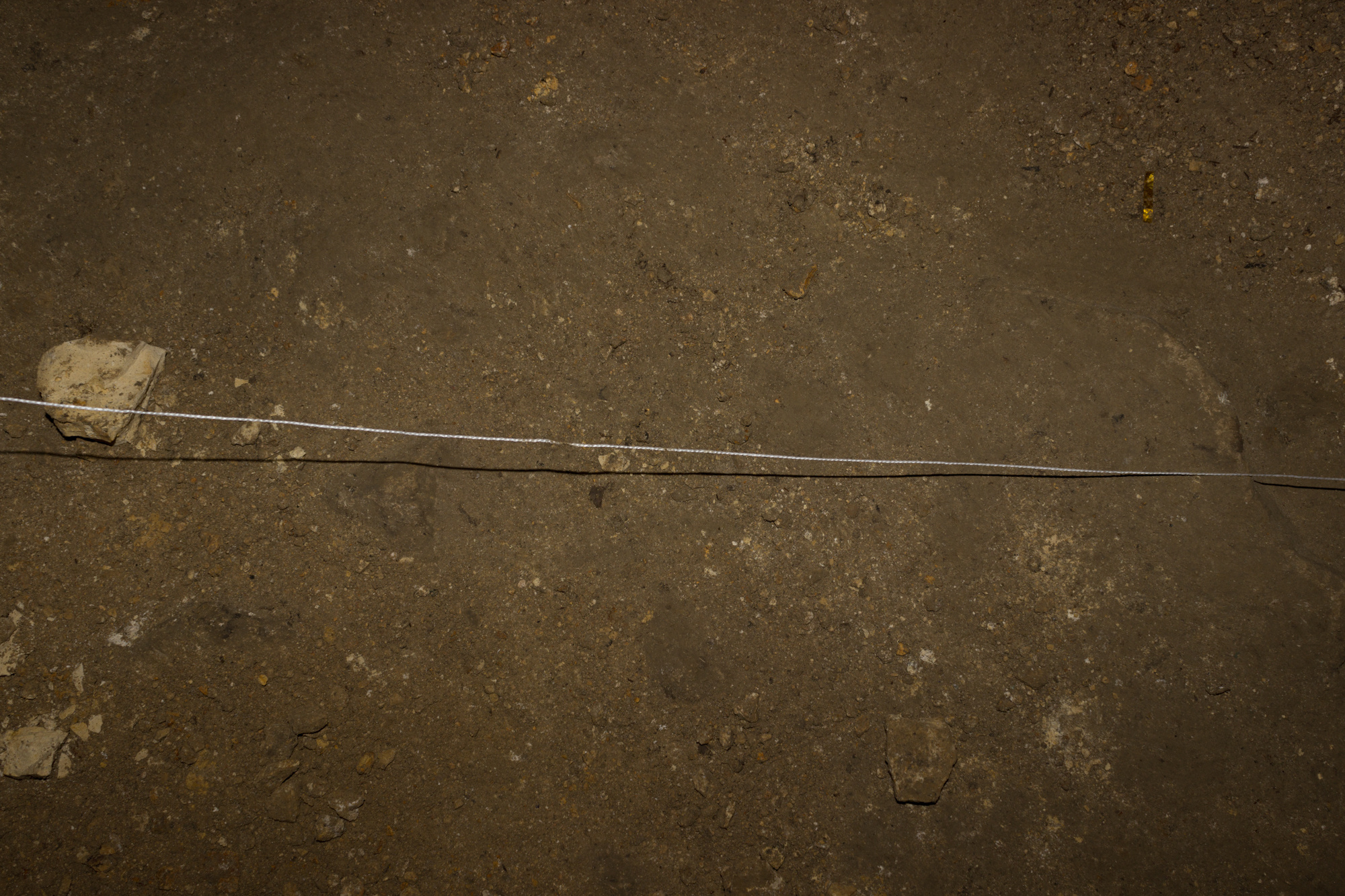 Ходовой конец или ходовик – шнур, который используется как маркер маршрута. Вероятно, шнур протянули новички — опытные спелестологи ходовики не применяют, ориентируются по памяти или по карте.