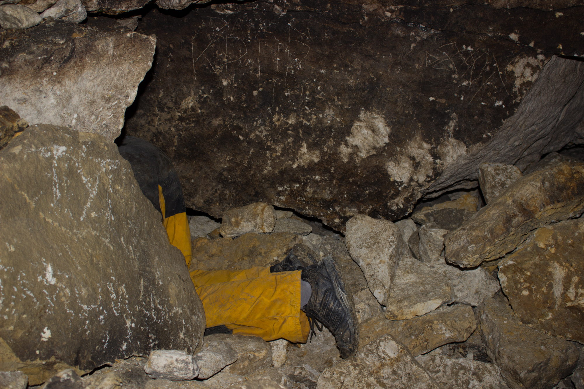 Ширина центральных ходов составляет 1,5 метра, высота — от 0,4 до 3,5 метров. Спелестологи передвигаются по каменоломням то в полный рост, то пригнувшись. Некоторые ходы представляют собой узкие лазы. Преодолеть их можно только ползком.