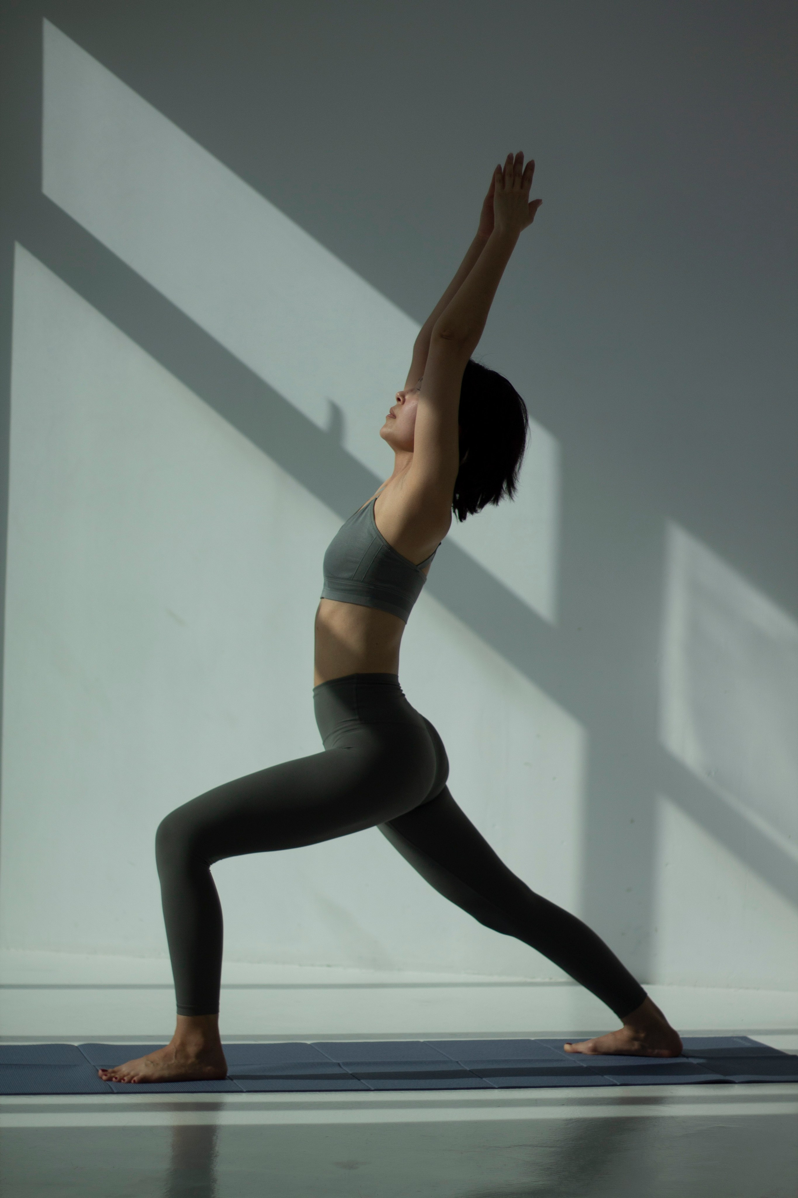 Фото йога асана в студии Анна Карамурзина