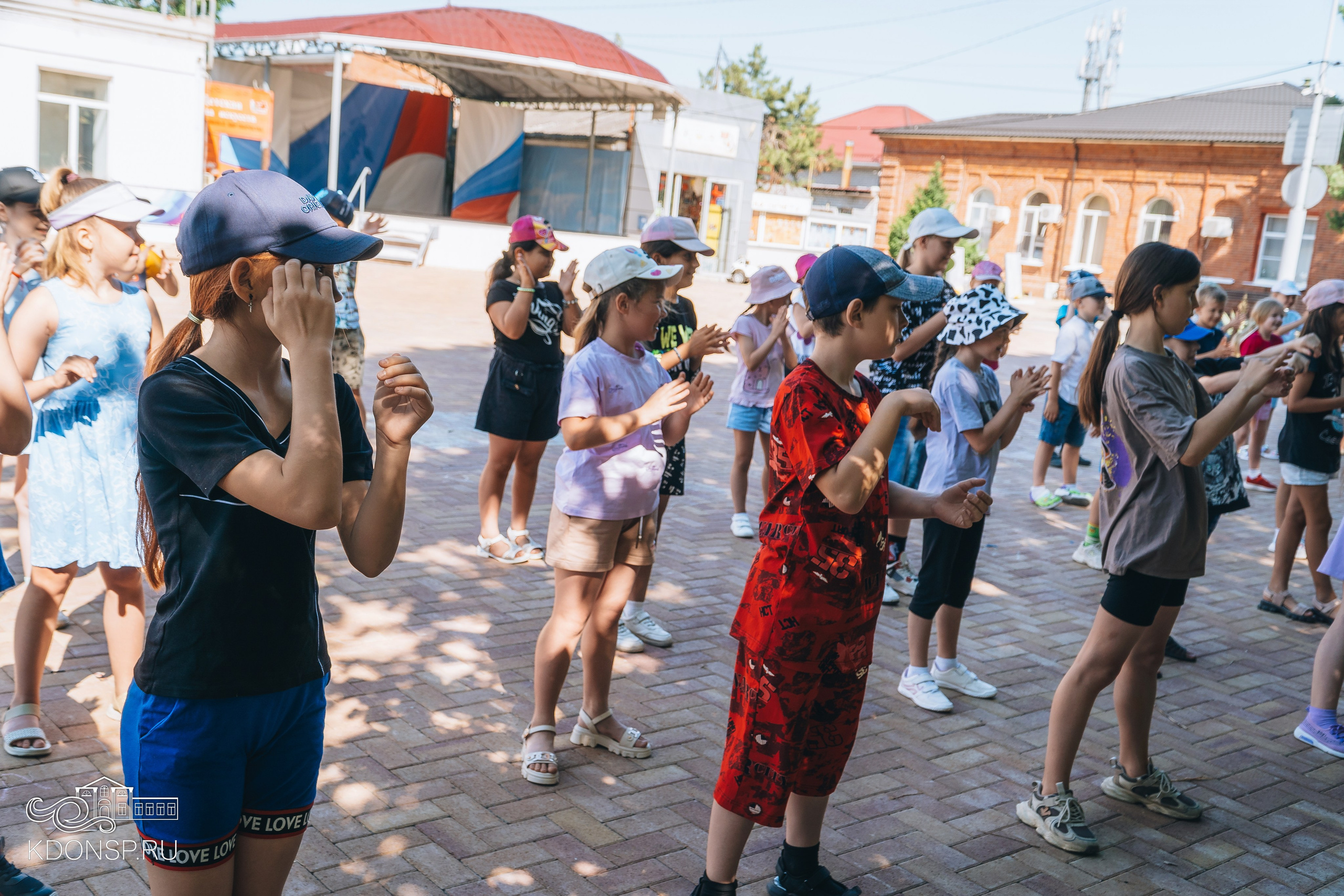 Детская зарядка со спортсменом. Новотитаровский Дом культуры