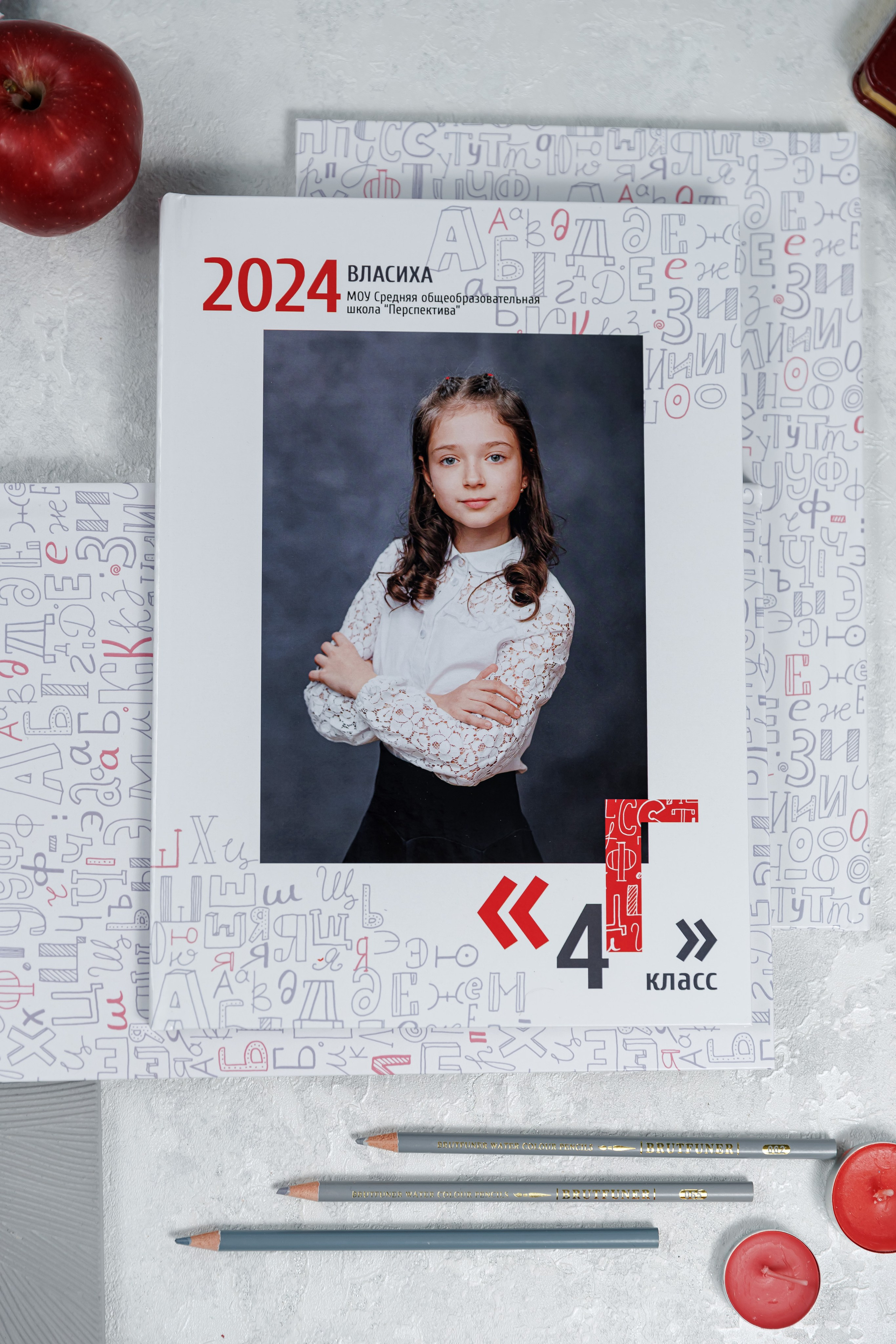 Выпускные альбомы 4 класс. Семейный и детский фотограф Комина Елена, Власиха, Одинцово