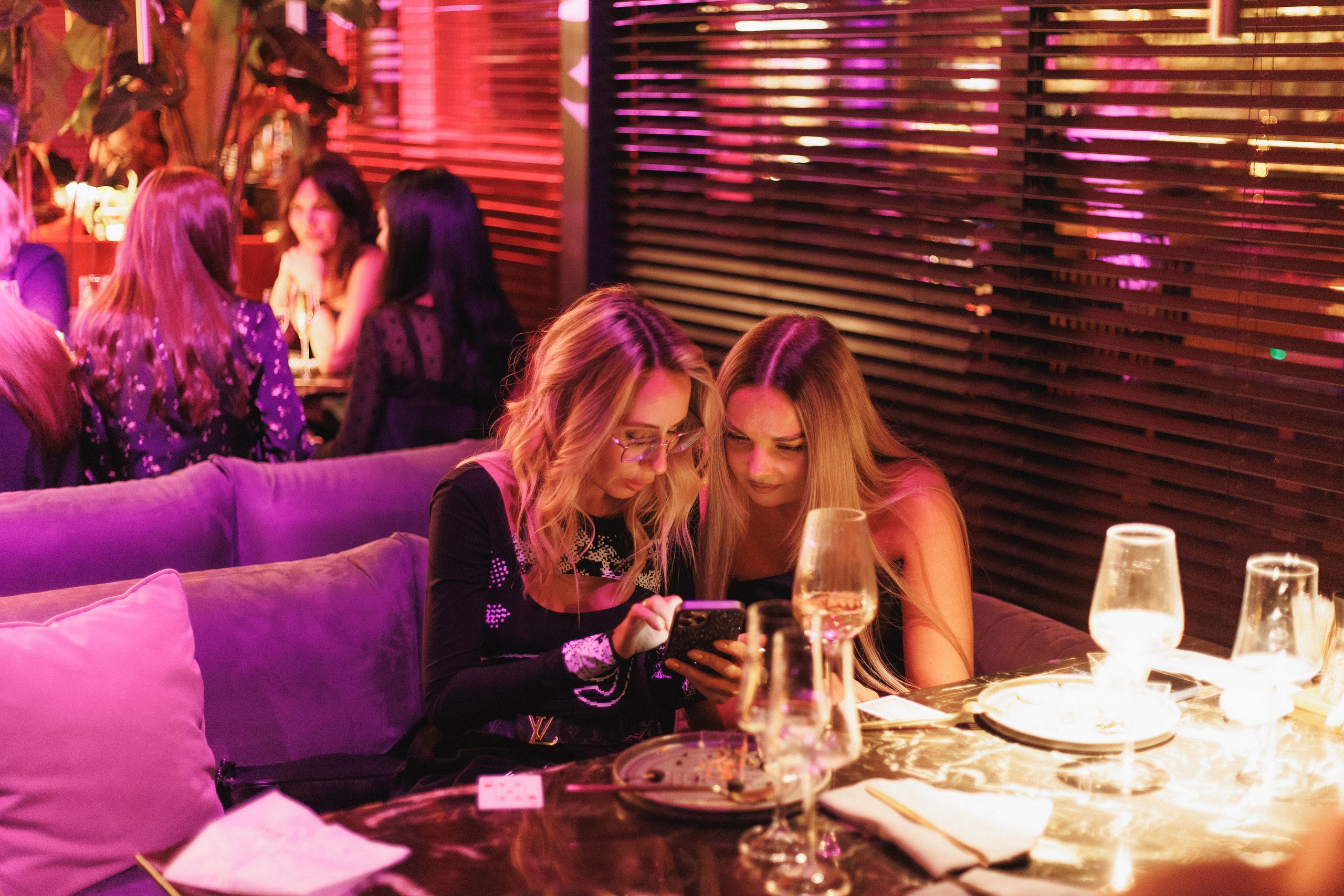 B.DAY PARTY ЖУРНАЛА •G. СВОИ. ФОТООТЧЕТЫ-СОБЫТИЯ-МЕСТА