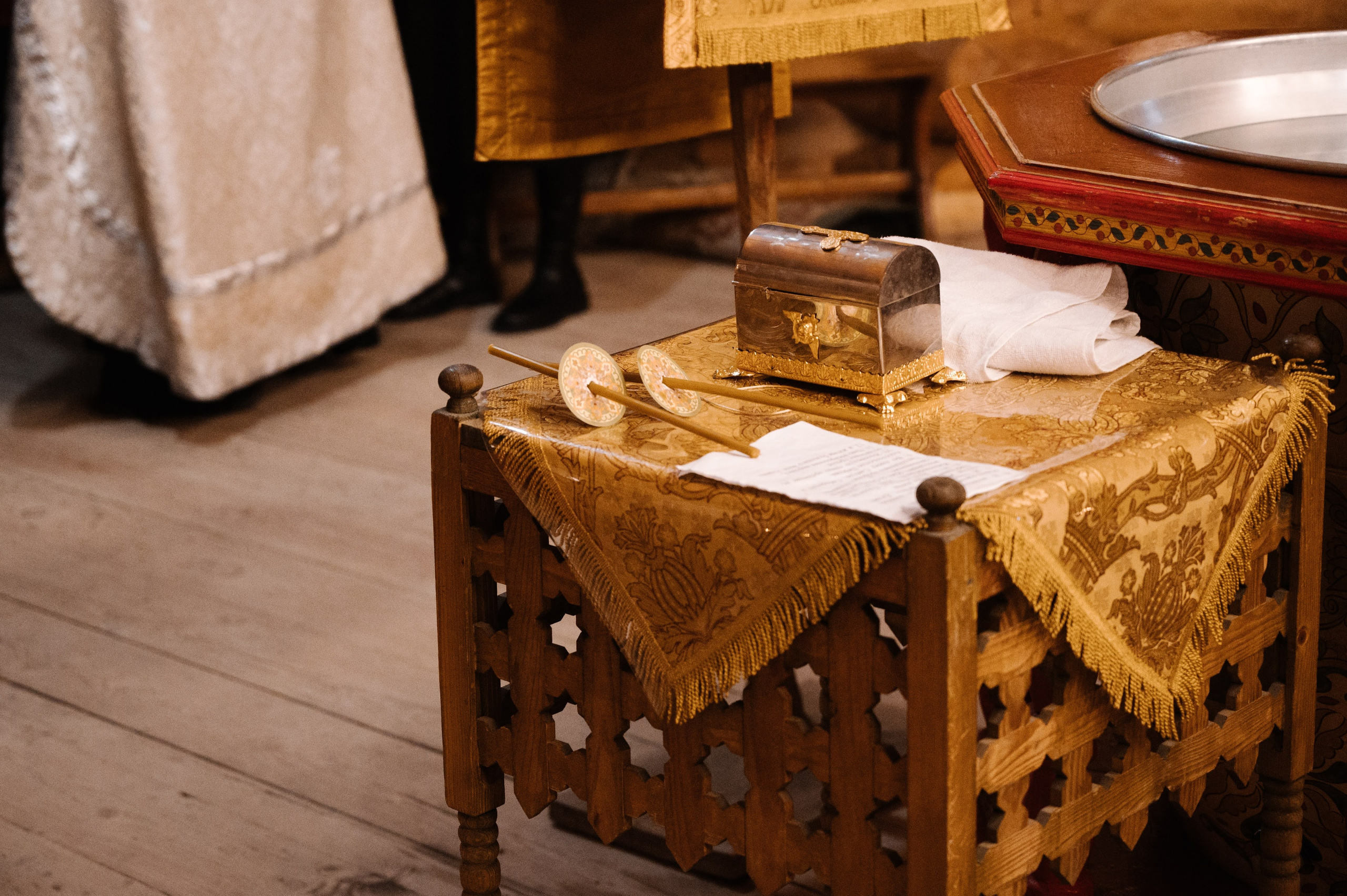 Фотосъёмка крещения в Санкт-Петербурге — Маргарита Иванова, фотограф. Профессиональный фотограф беременности в СПБ. Стильные фотосессии беременности в стиле минимализм и классическая фотография