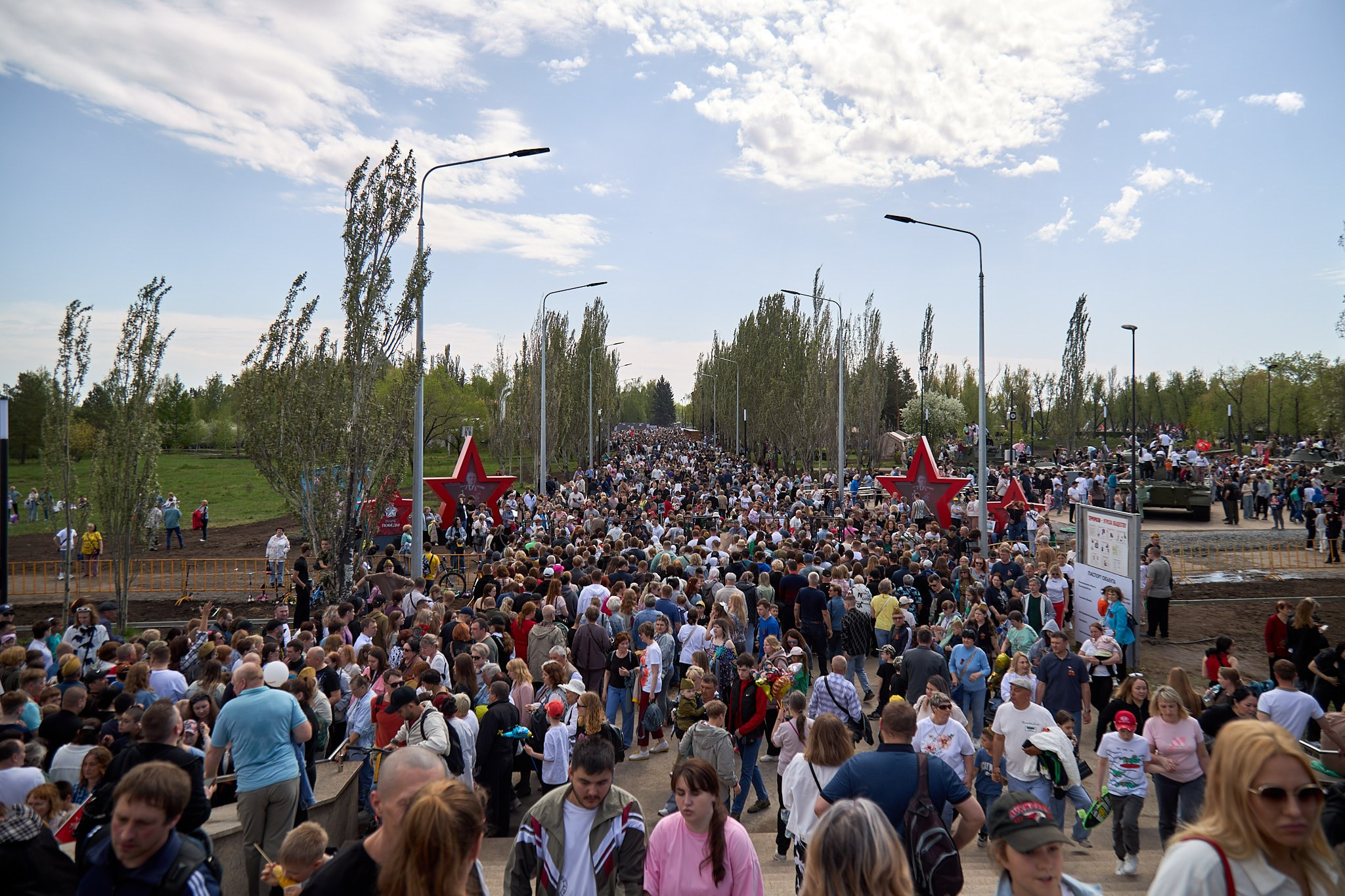 Парк Победы 9 мая 2025 года. Фотограф Омск | Александр Вандеров