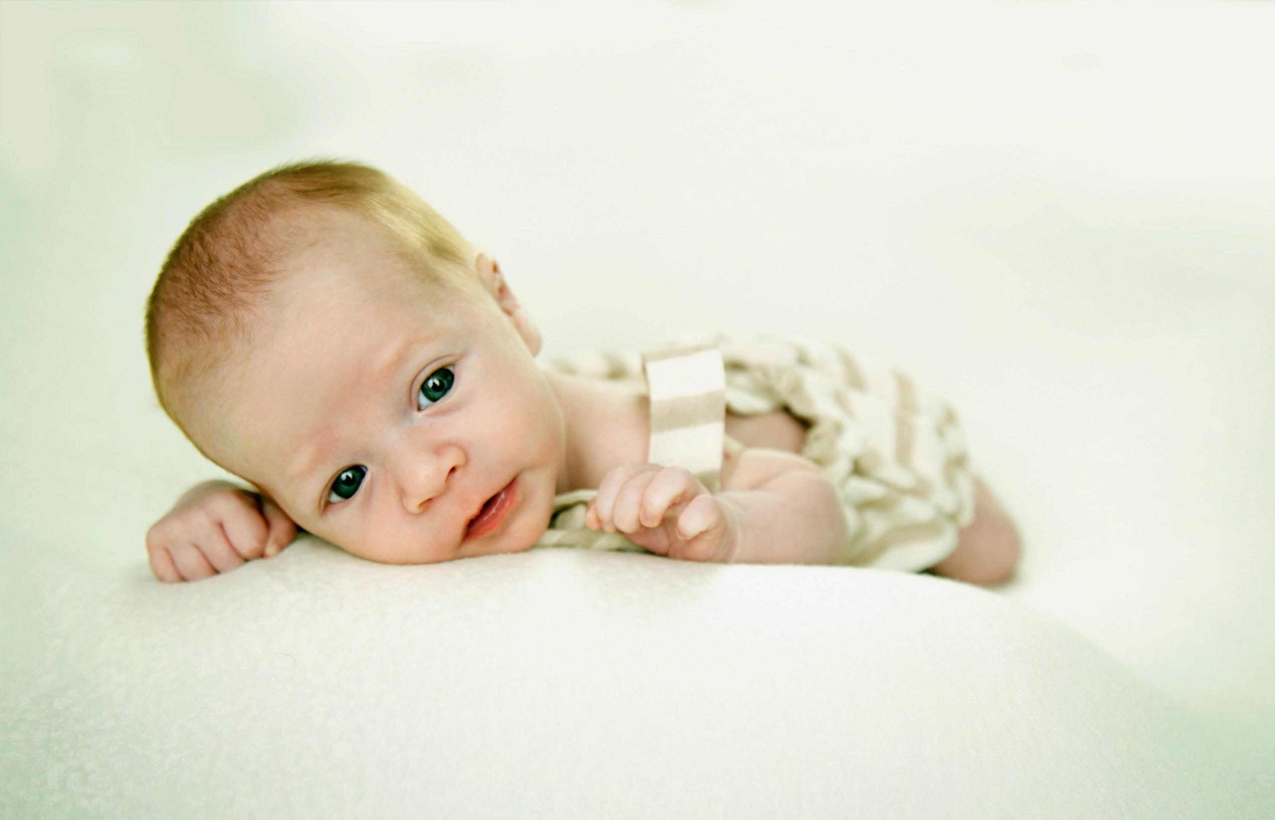 Фотосессия новорожденного мальчика в Москве. Фотосессия в студии в Москве от профессионального фотографа услуги по доступным ценам