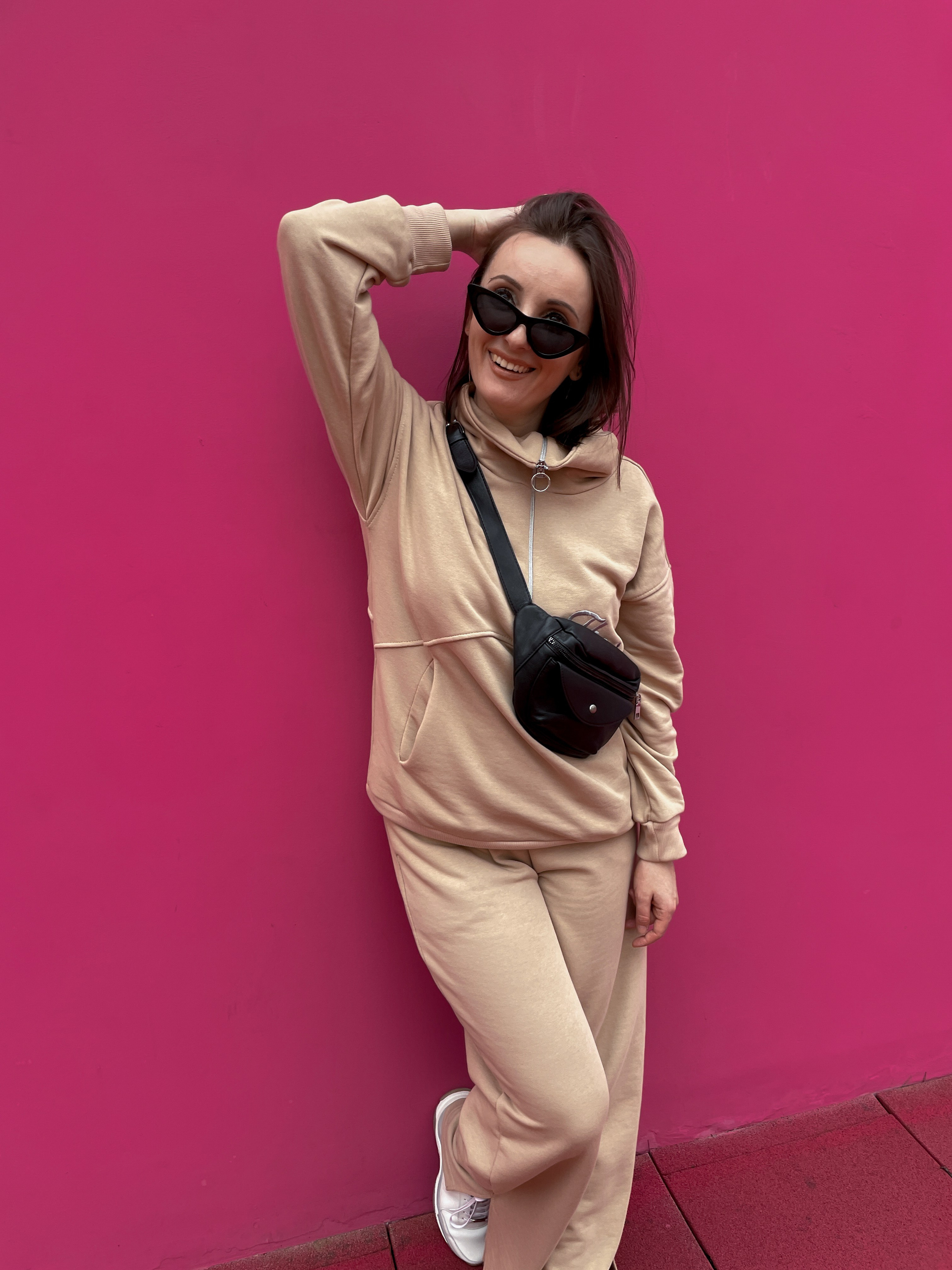 Уличная фотосъемка для контента на айфон. AI Фотограф Краснодар: мужские и женские фотосессии, стилизация съемки. Нейро-фотосессии онлайн