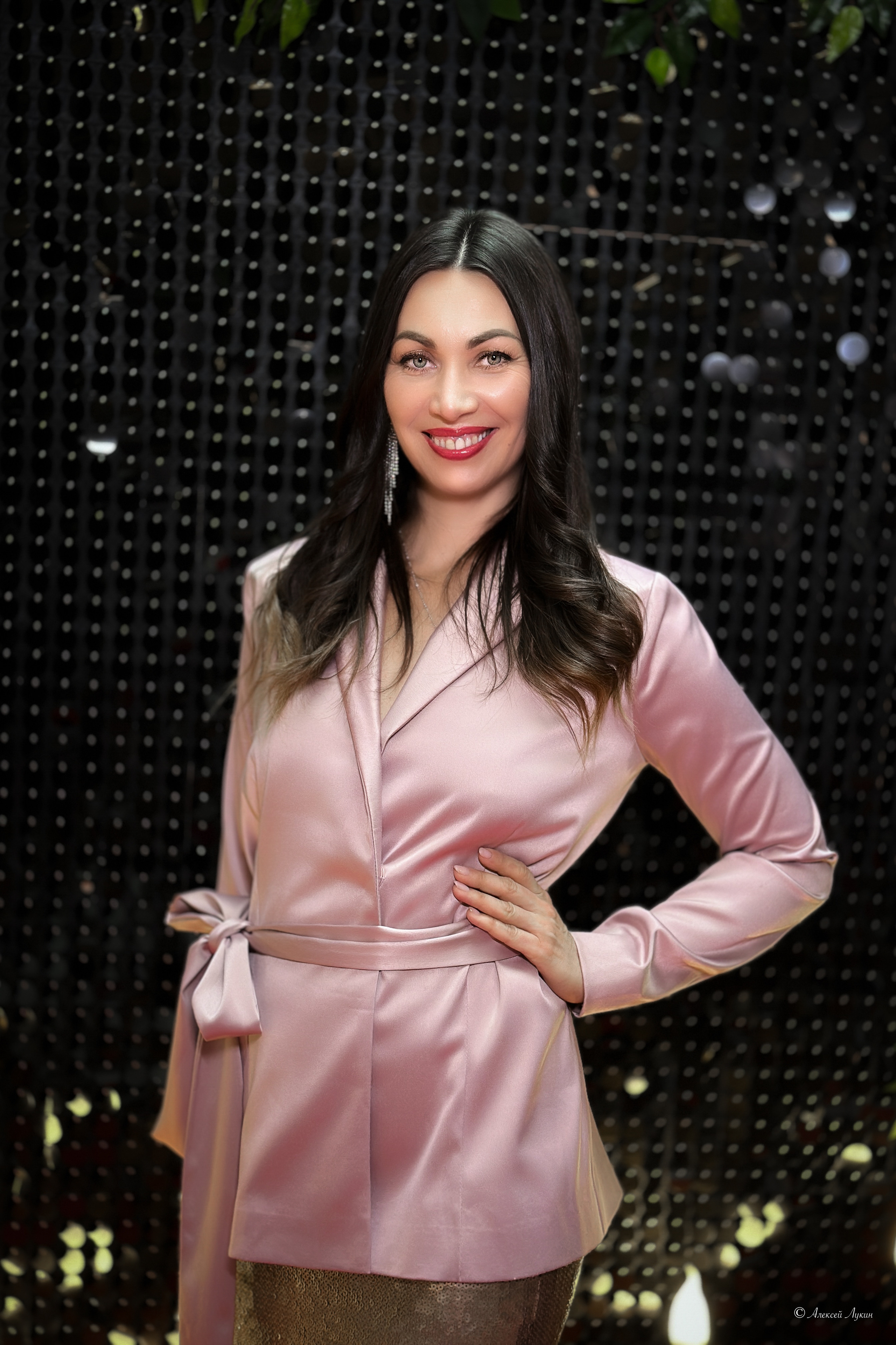 Работа мобильного фотографа на мероприятии с обработкой фотографий и съёмкой на камеру телефона.