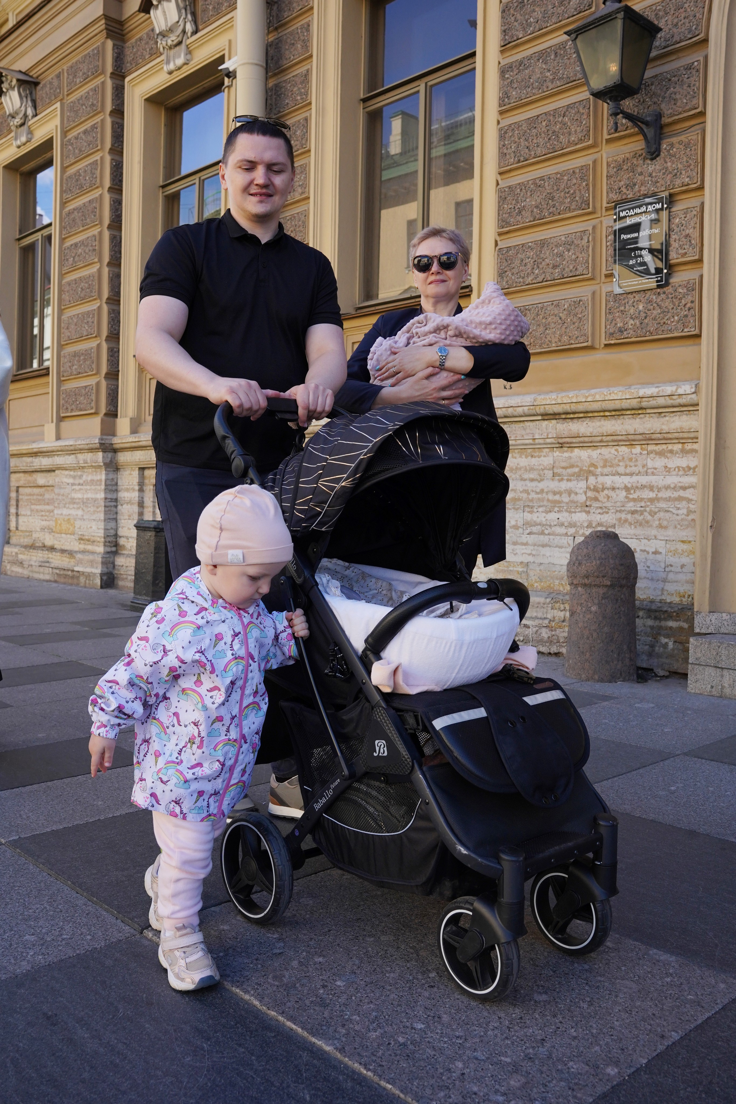 Семья в городе. Студийный и портретный фотограф в САНКТ-ПЕТЕРБУРГЕИрина Махаон
