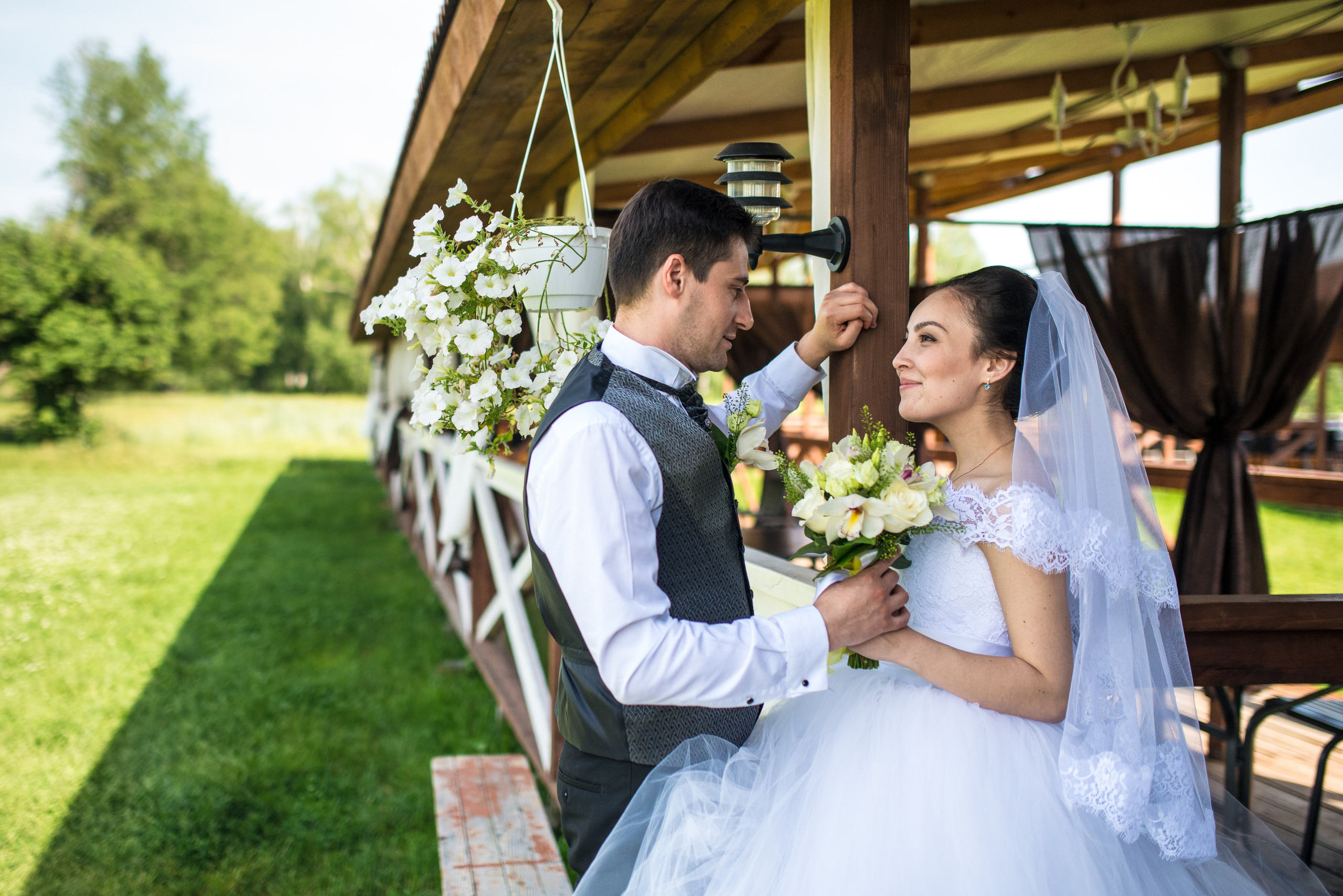 Влюбленные глаза жениха и невесты в Зеленодольске