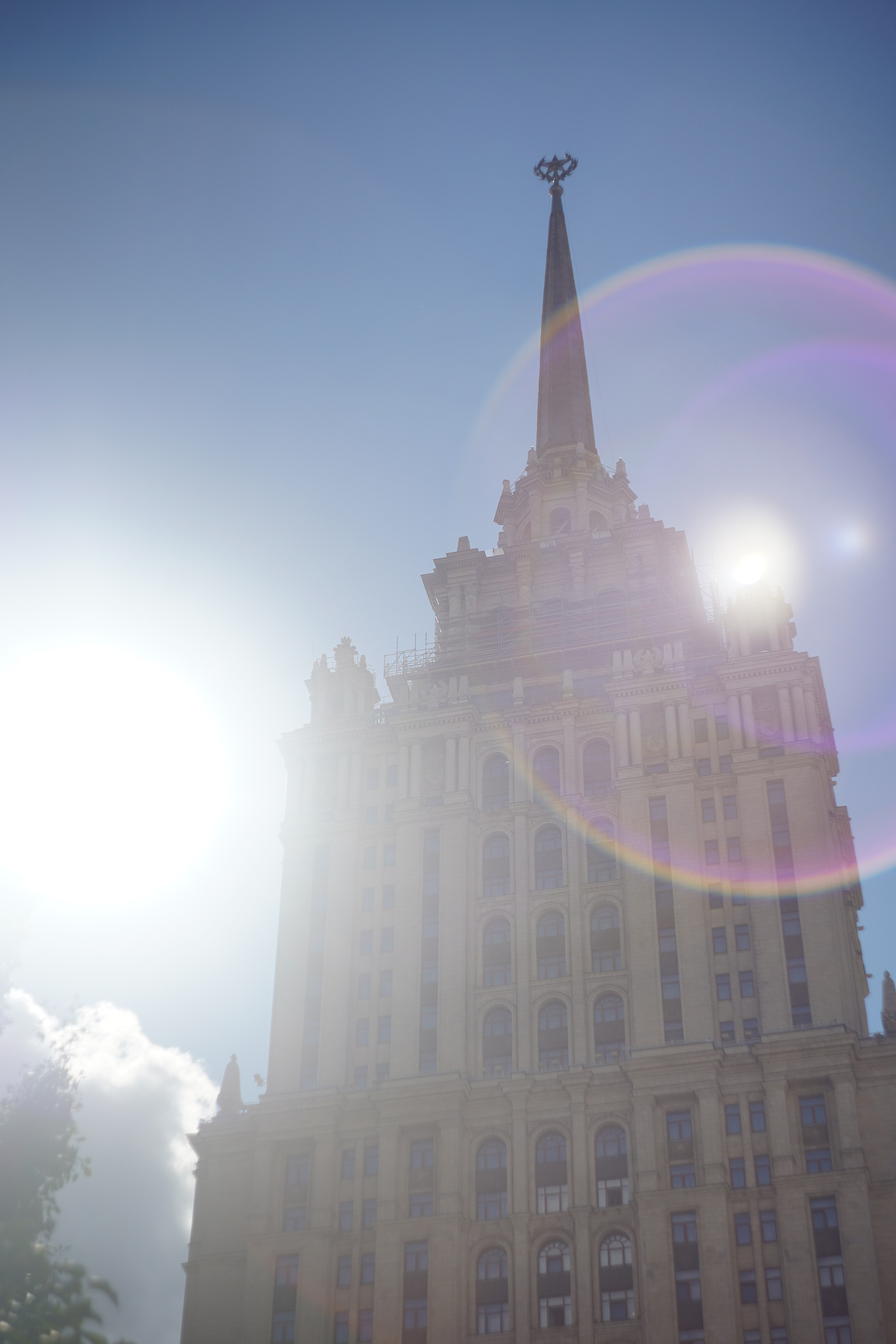 Ретро фотосессия на фоне сталинских высоток