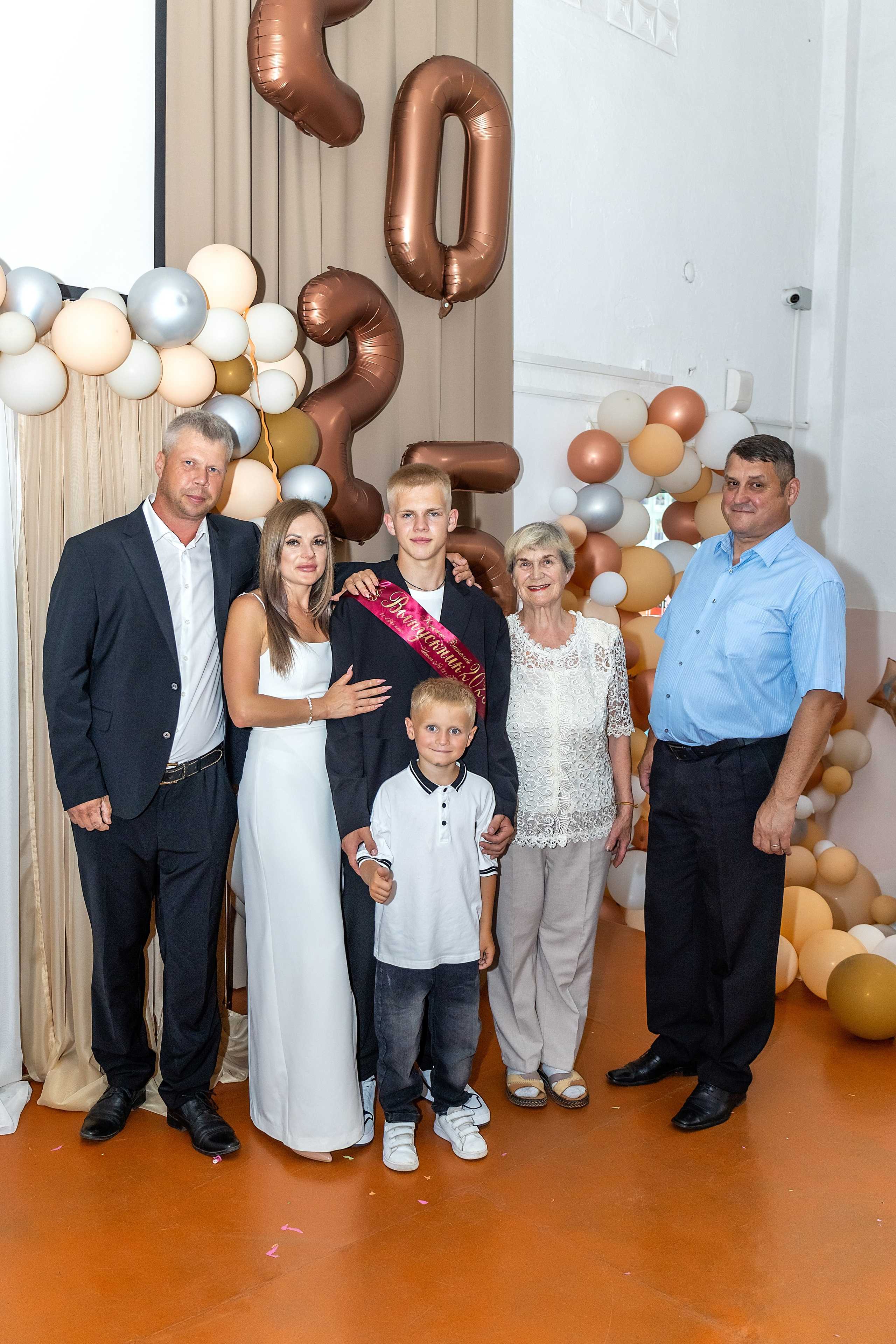 Выпускной. Школа 22, 11 класс. Стильный выпускной альбом Владивосток фотограф Вероника Мигачева