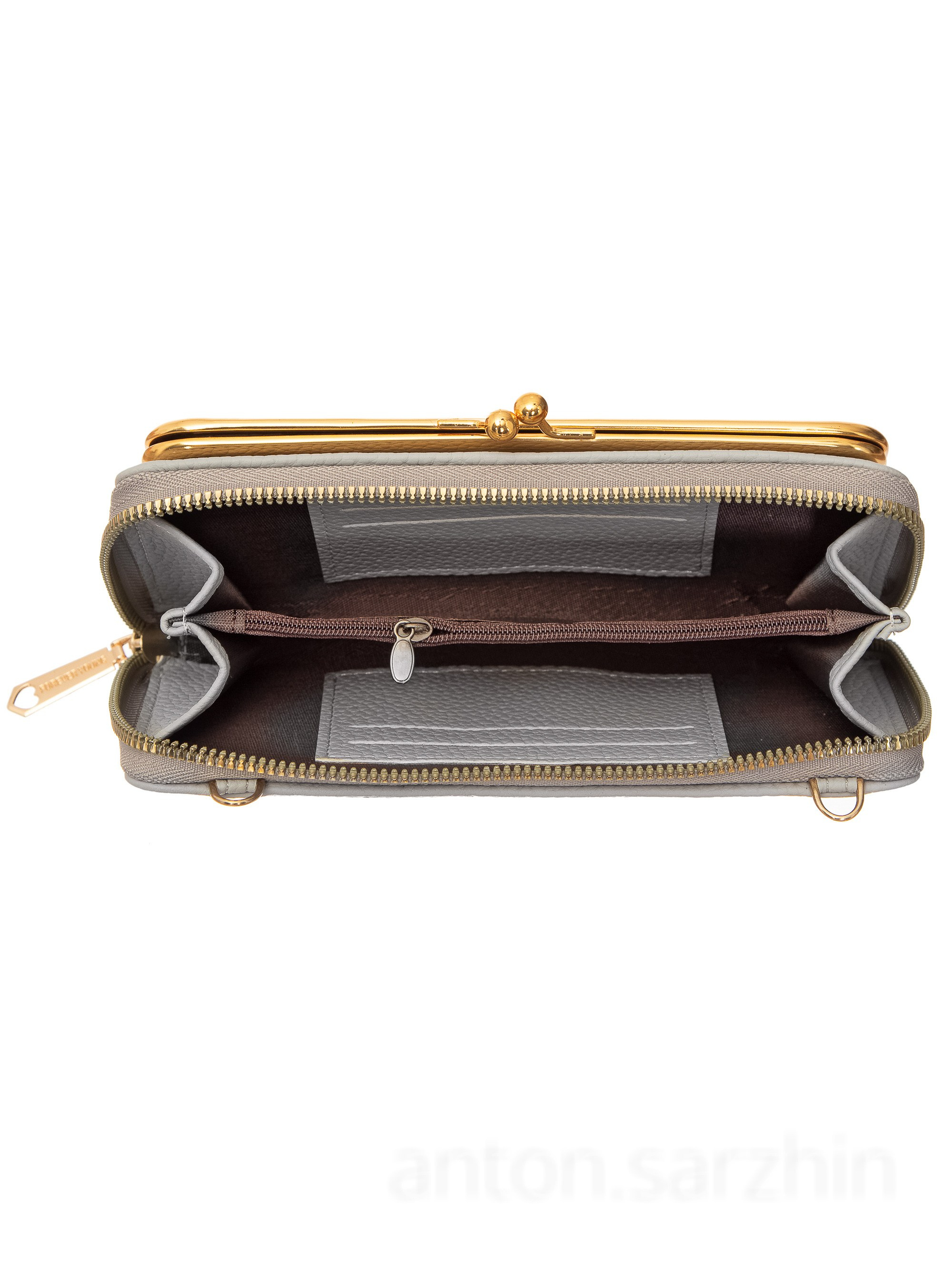 Предметная съемка женского клатча в открытом виде