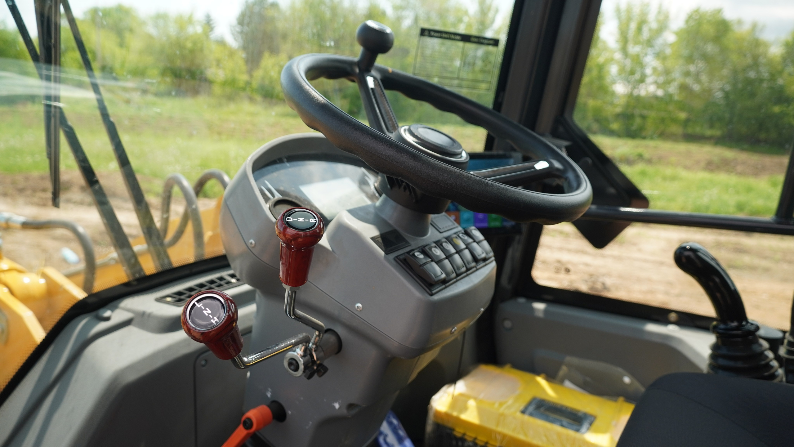 Фото фронт.погр. Beezone 920. Продажа и обслуживание грузовой техники и спецтехники в г. Новосибирск компания СТИ