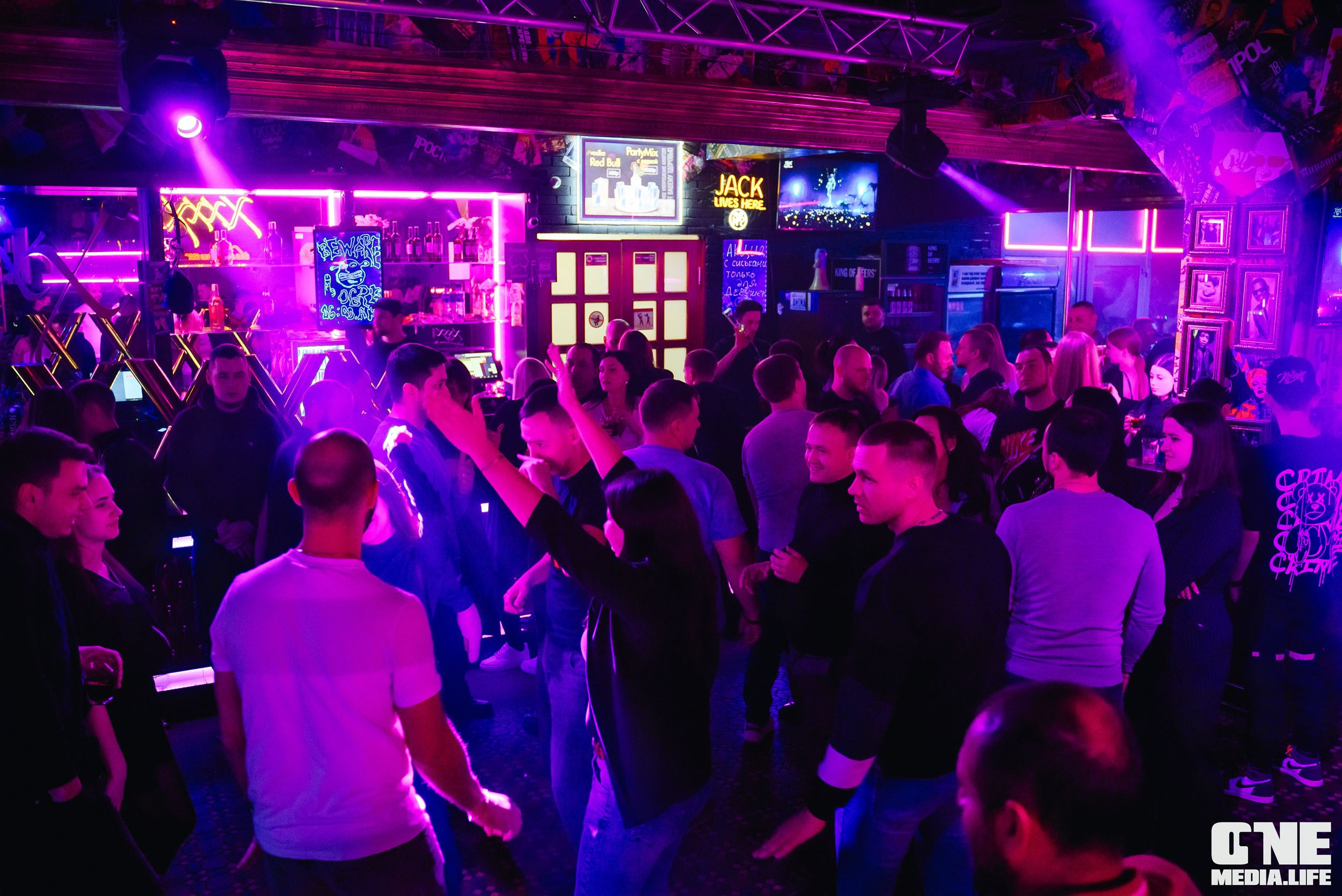 Фотоотчет из бара XxxX. One Media Life: фоторепортажи, фотоотчеты с мероприятий и заведений