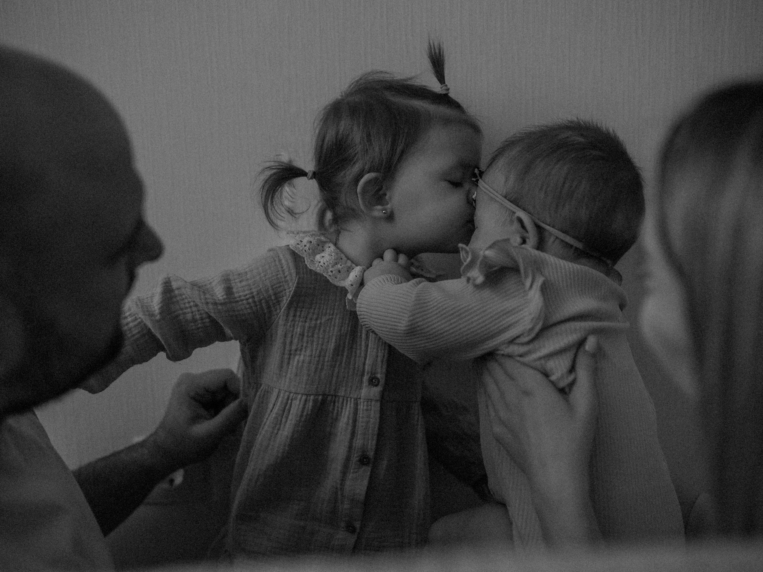 Катя, Максим и малышки Агата с Даной. Семейный фотограф в Москве и Люберцах Юлия Гуськова