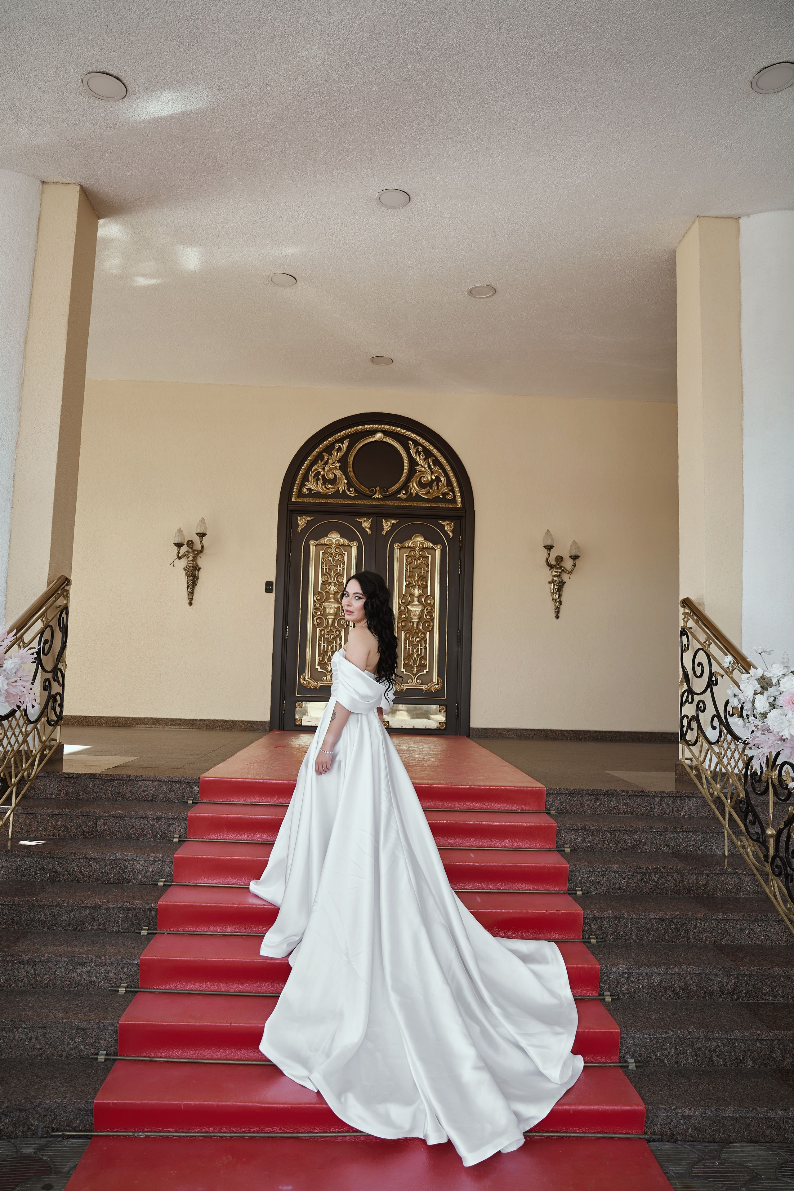 Свадебная фотосессия Дмитрия и Виты на Поклонной горе в парке Победы Москвы