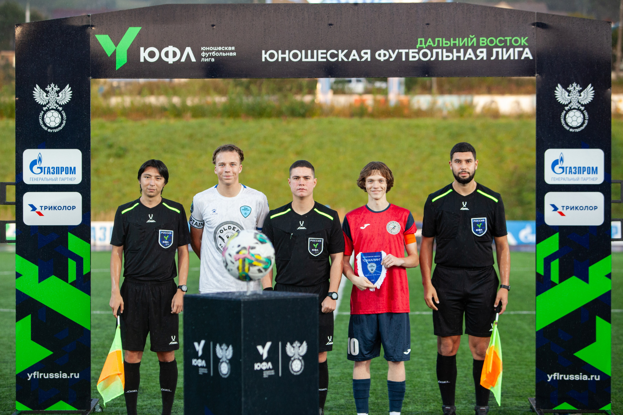 Матч юношеской футбольной лиги между командами СШ «Сахалин» и «СШОР № 1» (Комсомольск-на-Амуре) (U-18). Кутузов Евгений Фотограф в Южно-Сахалинске