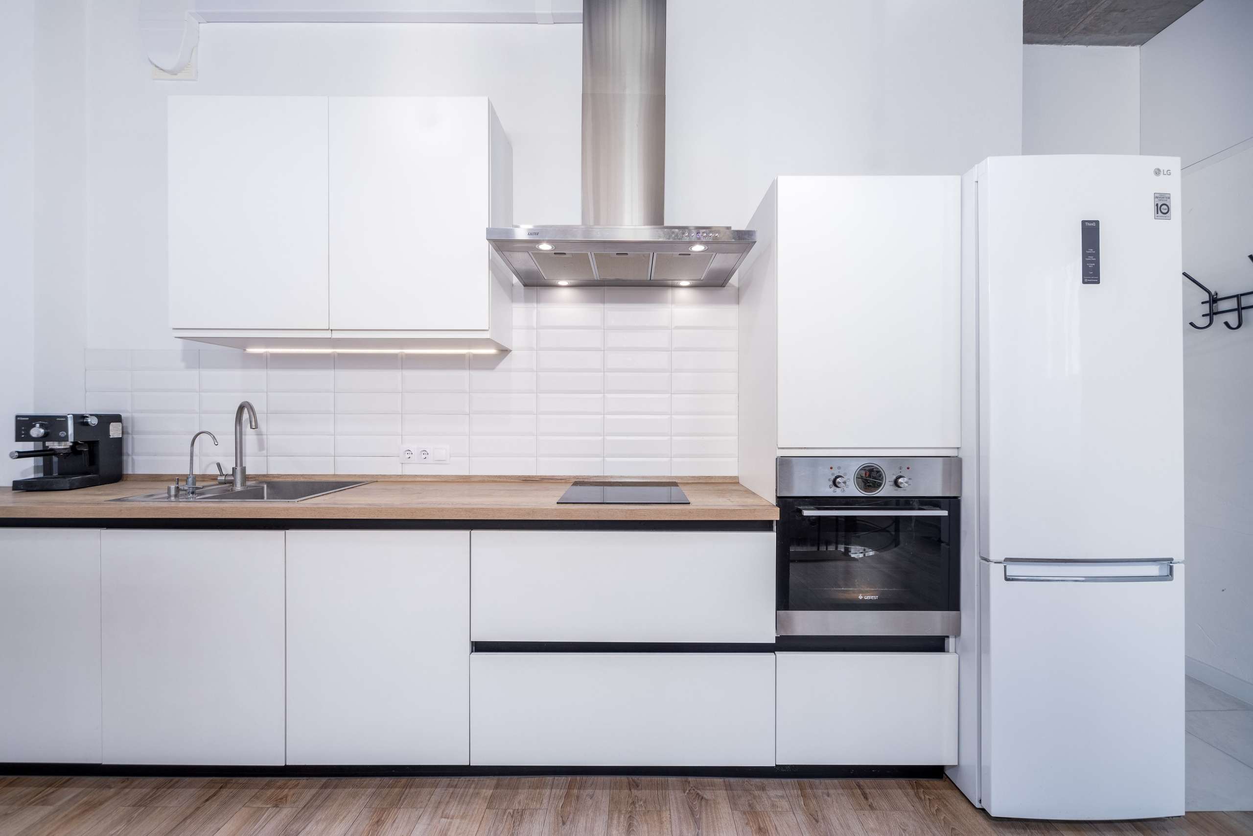 Интерьер зоны приготовления пищи на кухне в пентхаусе в ЖК Минск Мир