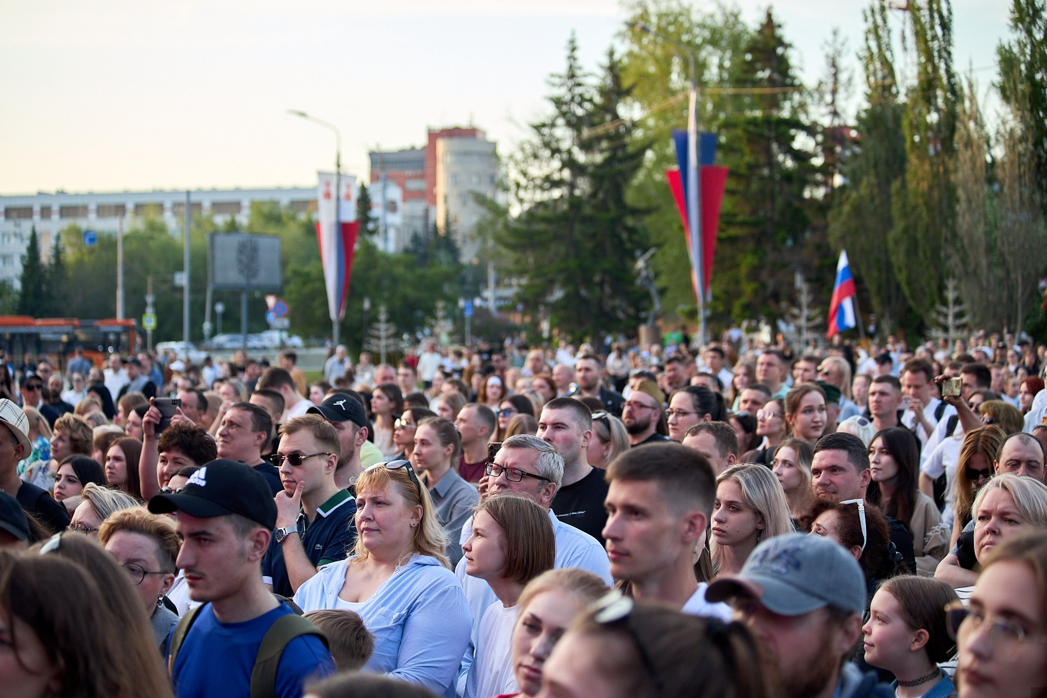 Концерт 9 мая 2025 года на соборной площади. Фотограф Омск | Александр Вандеров