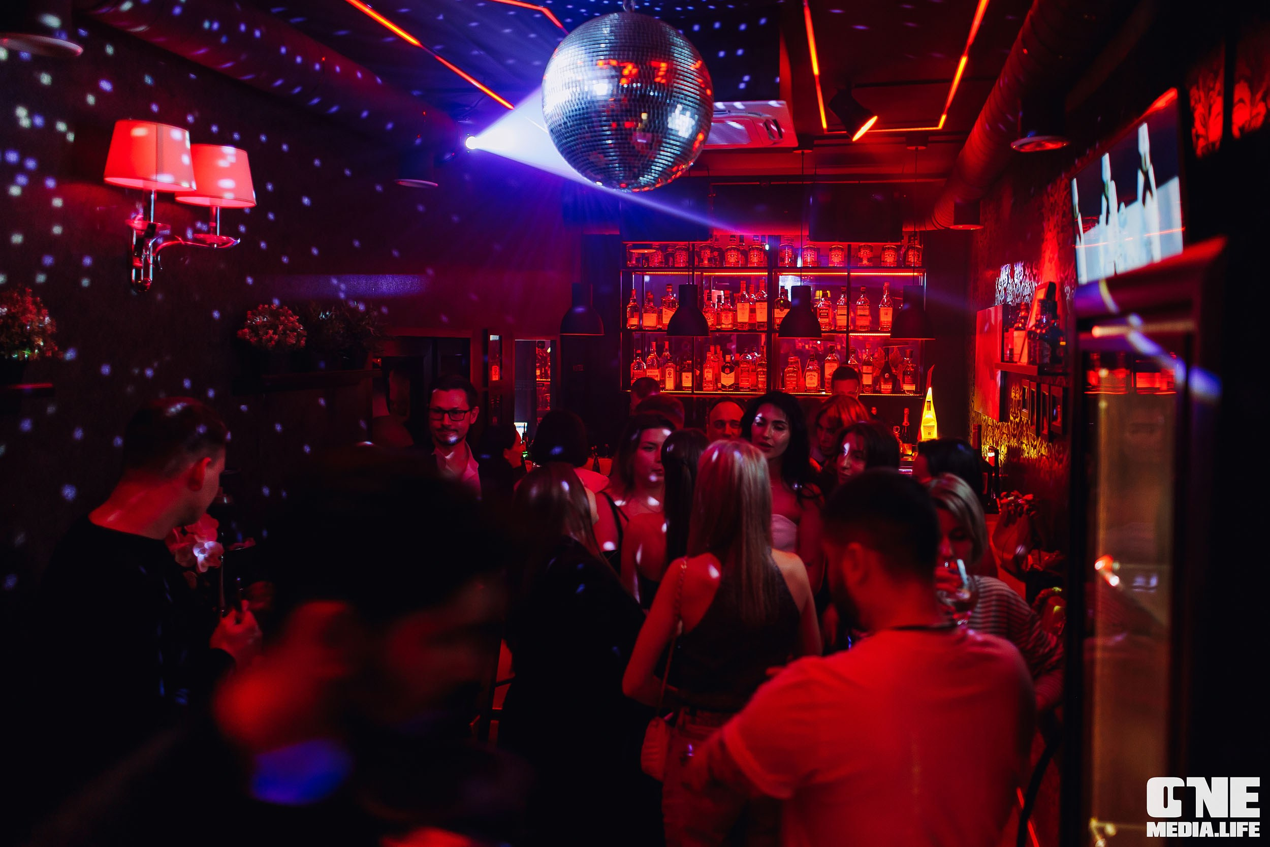 Репортаж с субботней тусовки в Nisha. One Media Life: фоторепортажи, фотоотчеты с мероприятий и заведений