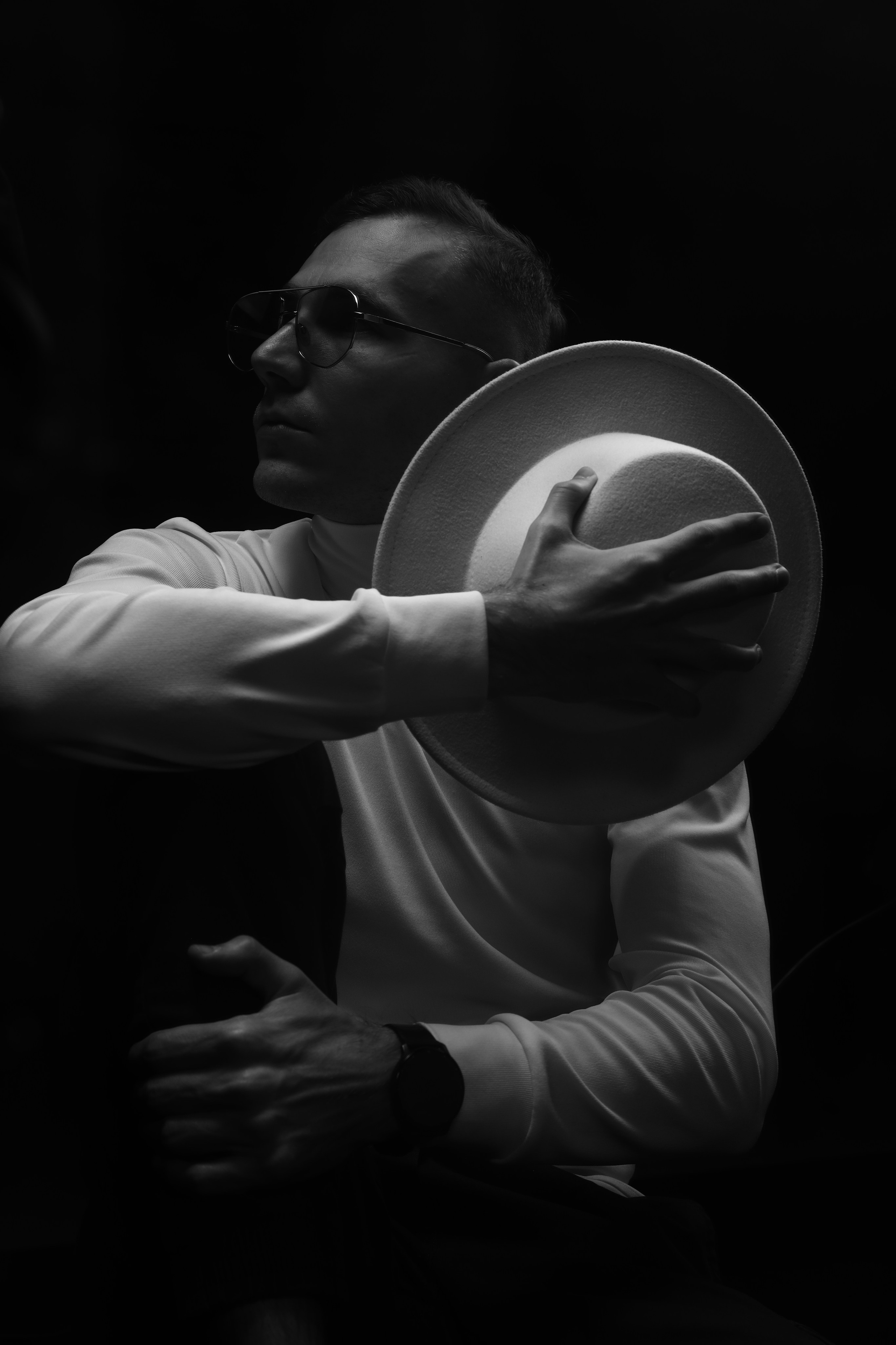 The White hat Alex. Профессиональный фотограф в Воронеже Владислав Крылов