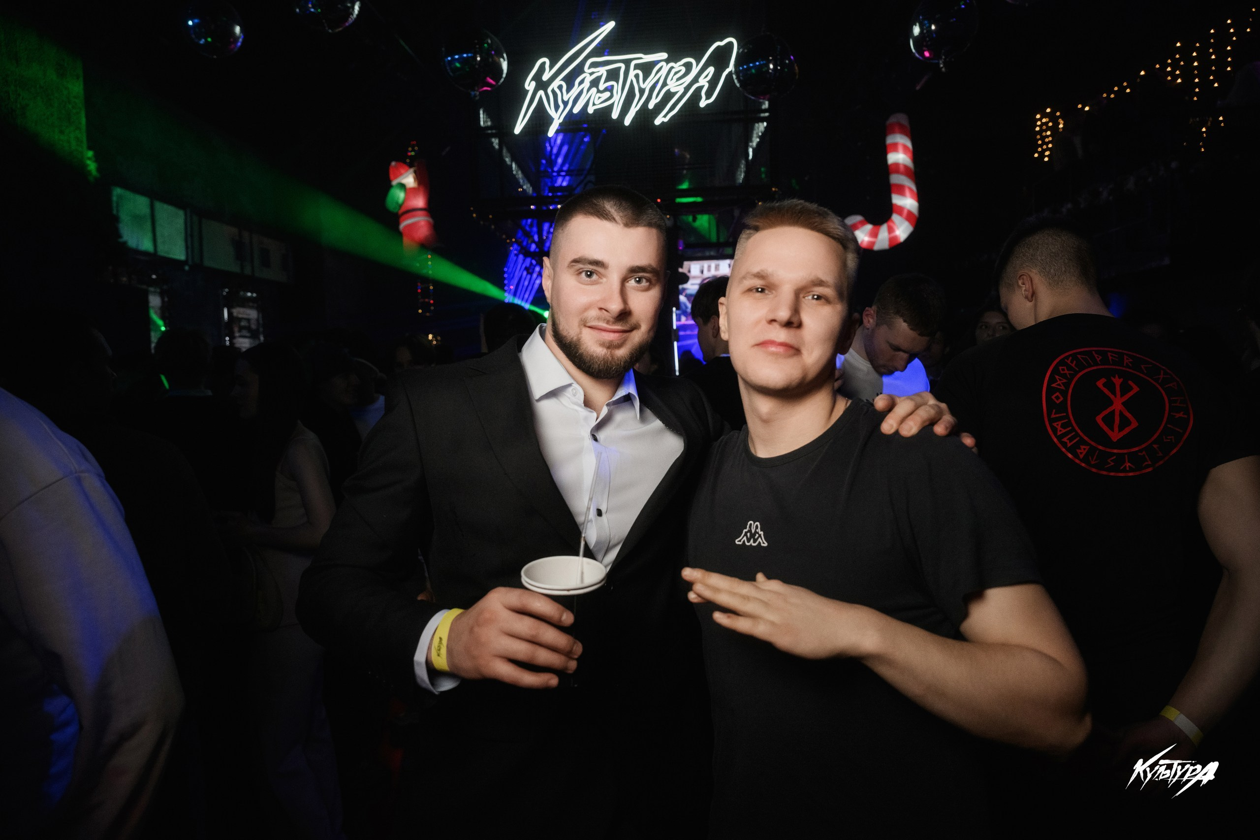 Фотосъемка в ночном клубе в Петропавловске-Камчатском, Репортажная съемка в клубе в Петропавловске-Камчатском, Профессиональная съемка ночной жизни в Петропавловске-Камчатском, Энергичные и атмосферные фото в клубе Камчатки, Стоимость и цена услуг клубной фотосъемки в Петропавловске-Камчатском.