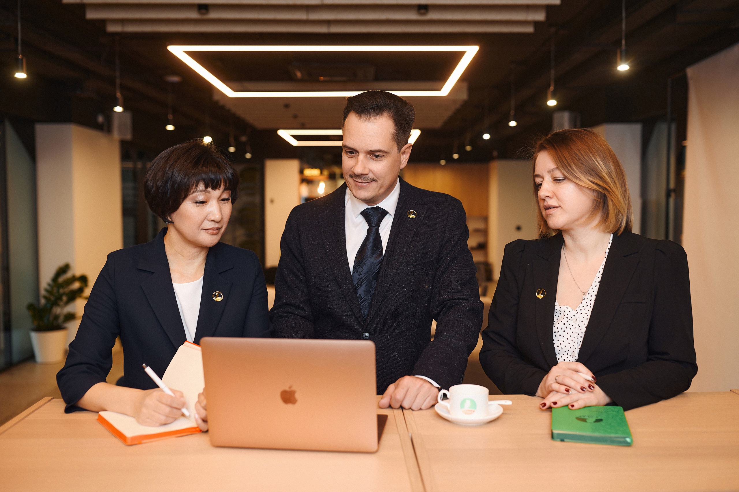 Деловой бизнес портрет. Бизнес портрет Аэросъемка Интерьерная съемка Тюмень