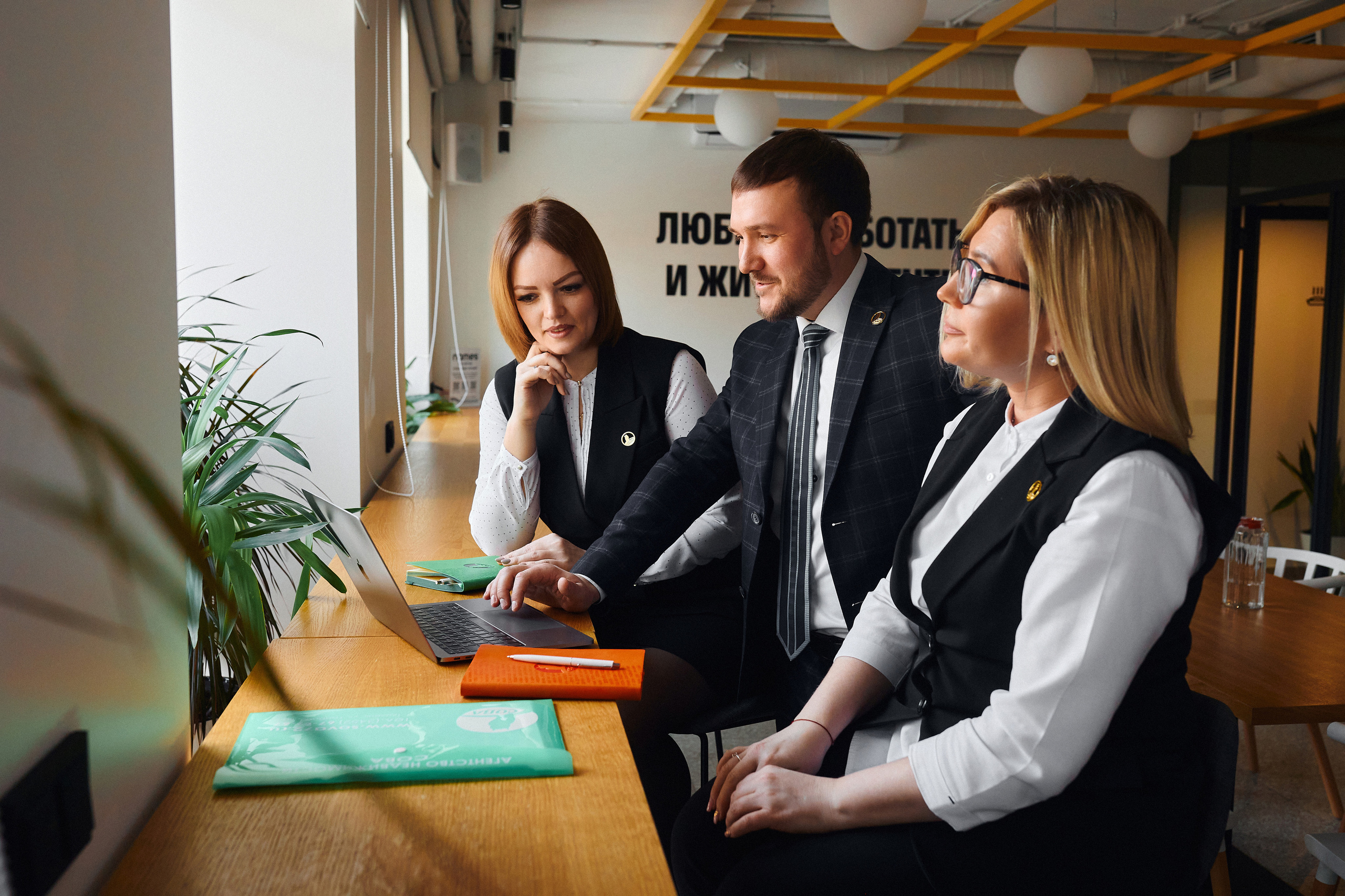 Деловой бизнес портрет. Бизнес портрет Аэросъемка Интерьерная съемка Тюмень