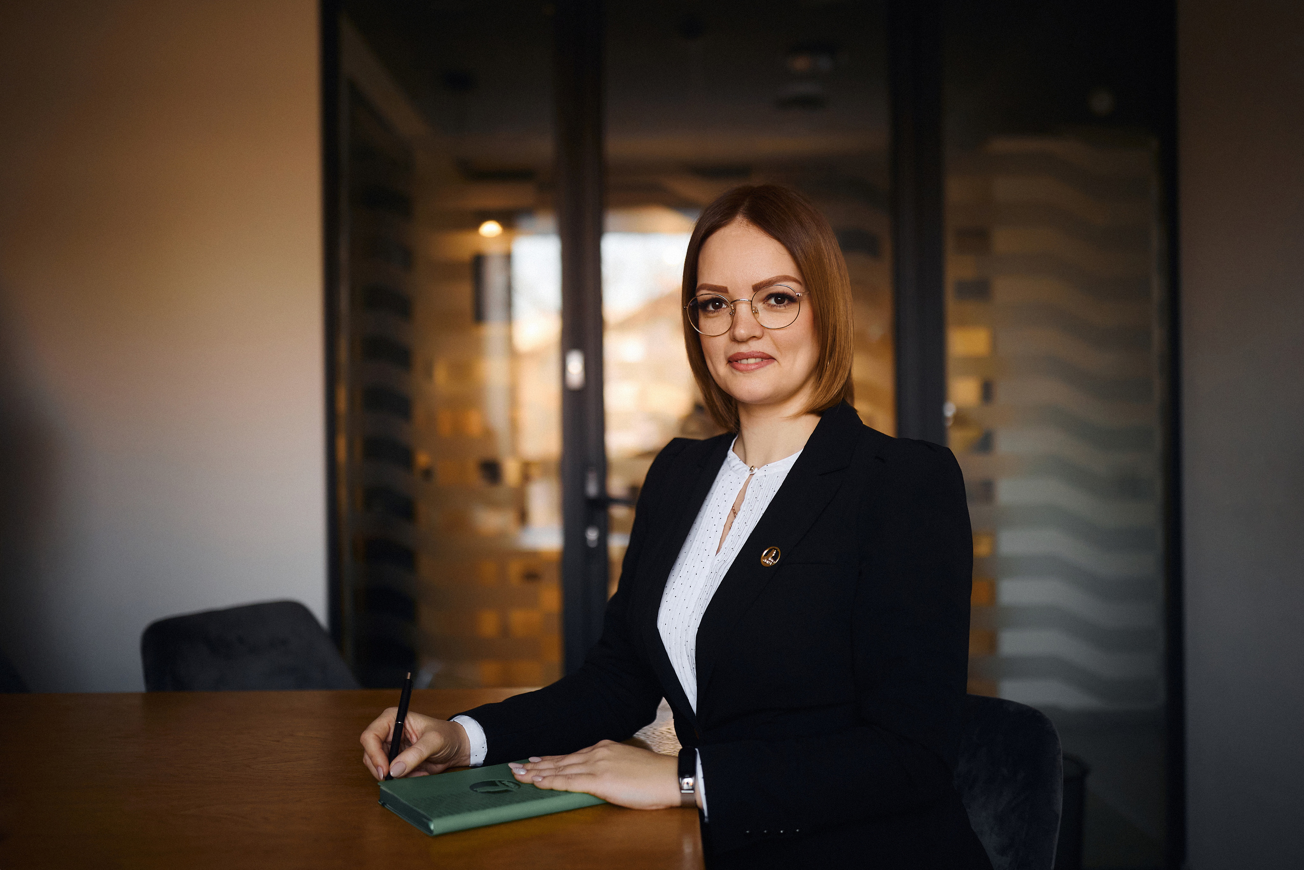 Деловой бизнес портрет. Бизнес портрет Аэросъемка Интерьерная съемка Тюмень