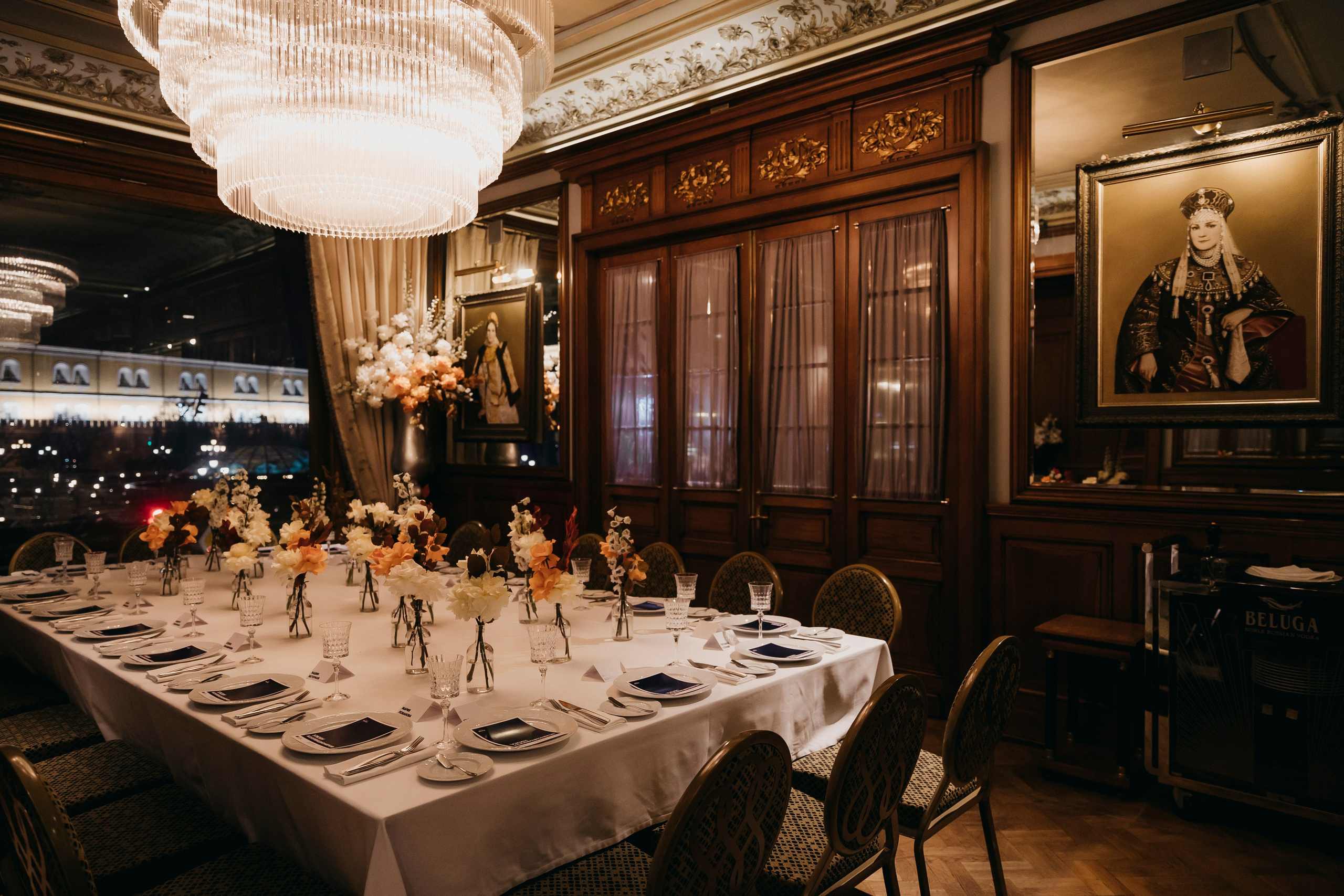 Ужин Коллекционеров, Белуга, Москва. «Птичка на проводе»: информационный портал в Москве