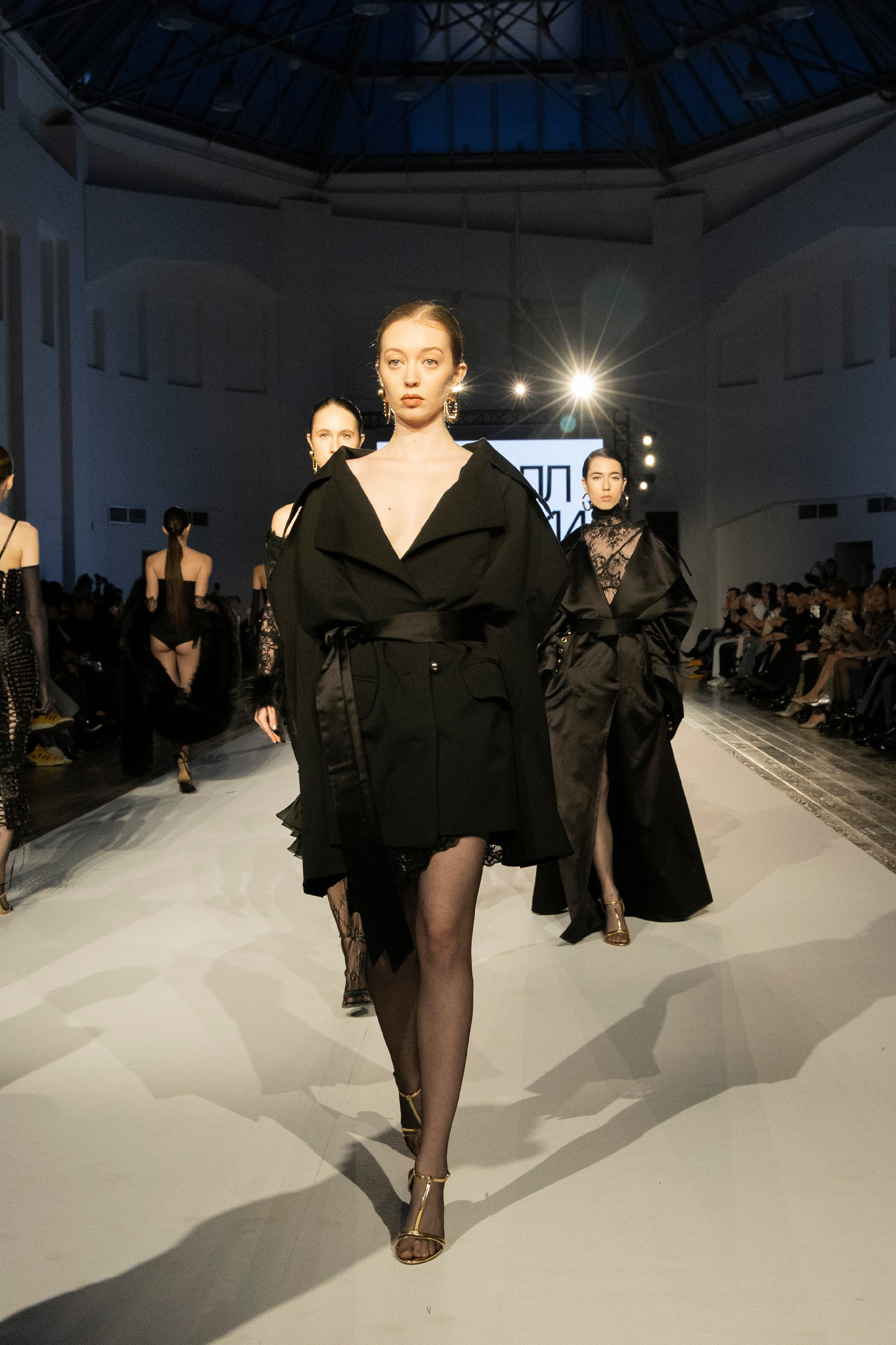 ДЛТ Собака.ru показ победителей конкурса «Новые имена в моде 2025». FOTOFAQ SKOOL г. Санкт-Петербург: очные, дистанционные и онлайн курсы фотографии