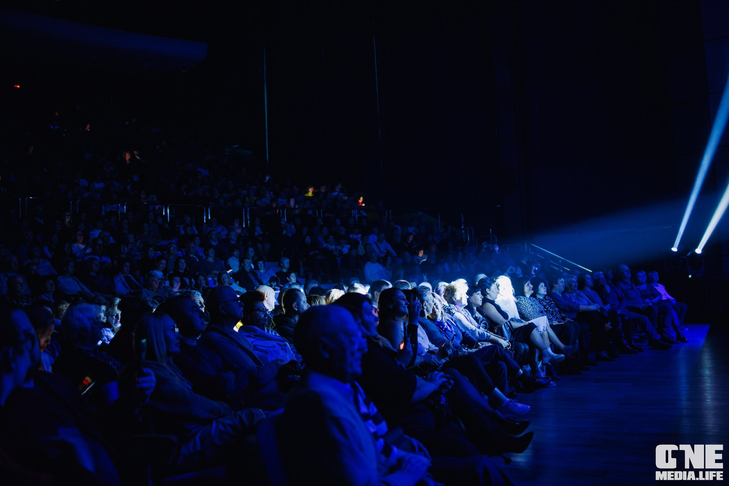 Фоторепортаж из театра эстрады Янтарь-холл. One Media Life: фоторепортажи, фотоотчеты с мероприятий и заведений