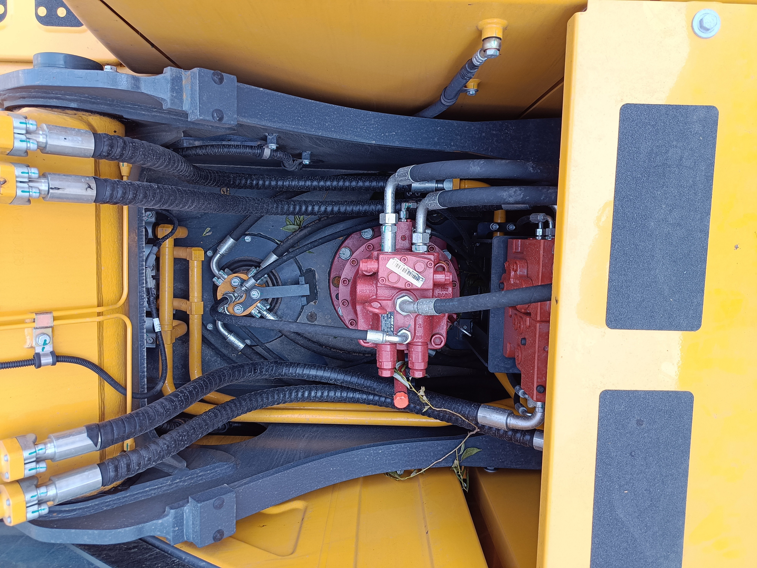 Фото гус. экс. Beezone В210EW. Продажа и обслуживание грузовой техники и спецтехники в г. Новосибирск компания СТИ