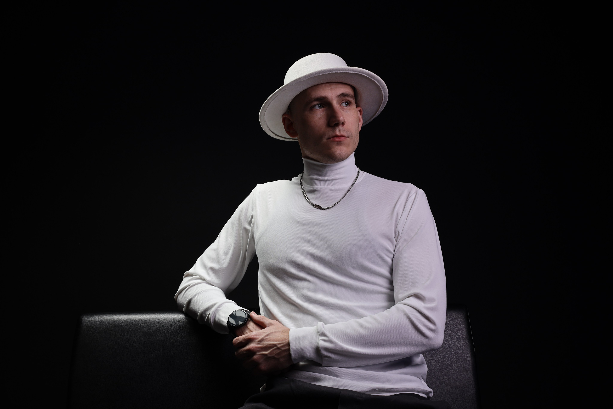 The White hat Alex. Профессиональный фотограф в Воронеже Владислав Крылов