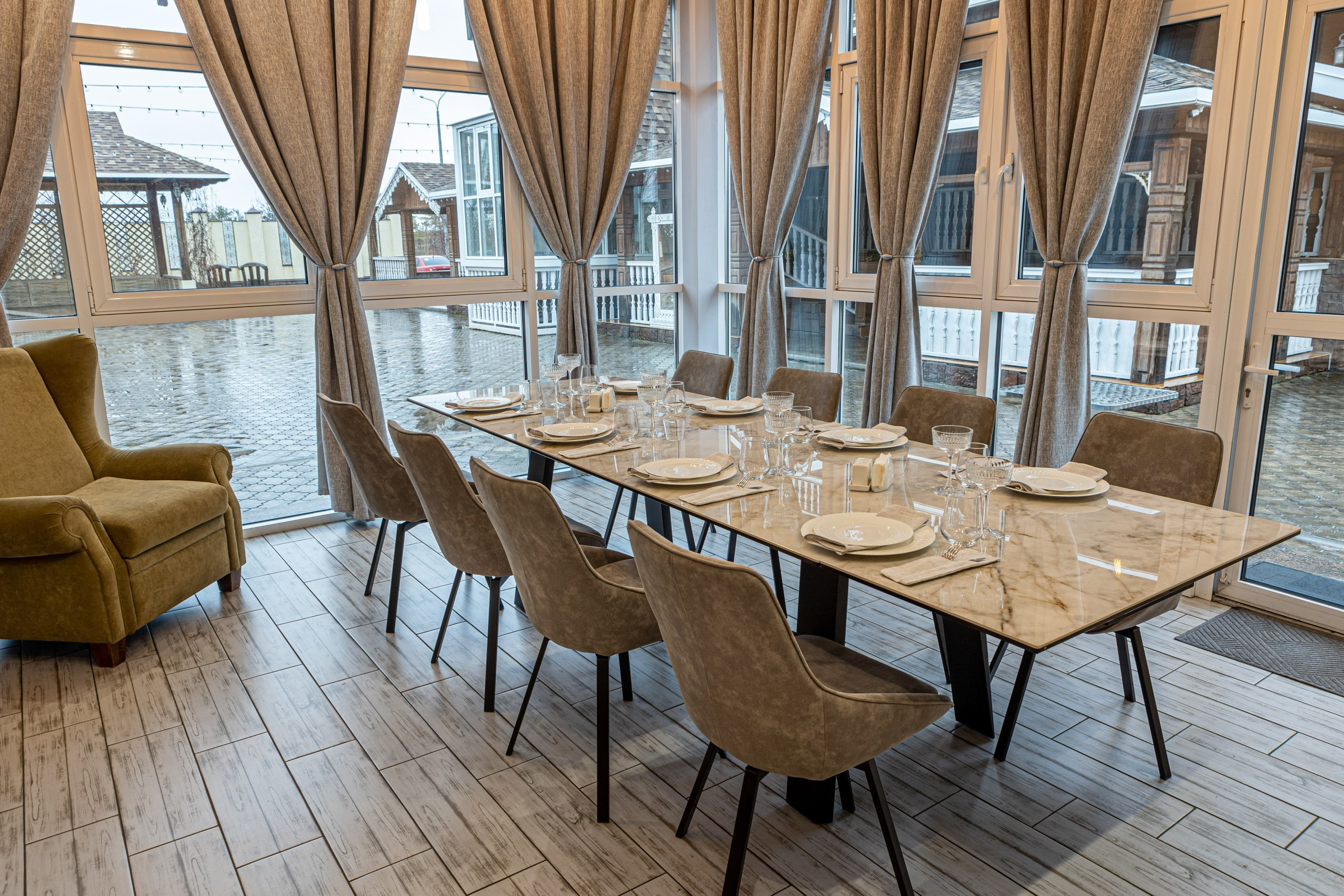 Банкетный зал ресторана «Дача». Фотограф в Оренбурге. Профессиональный фотограф