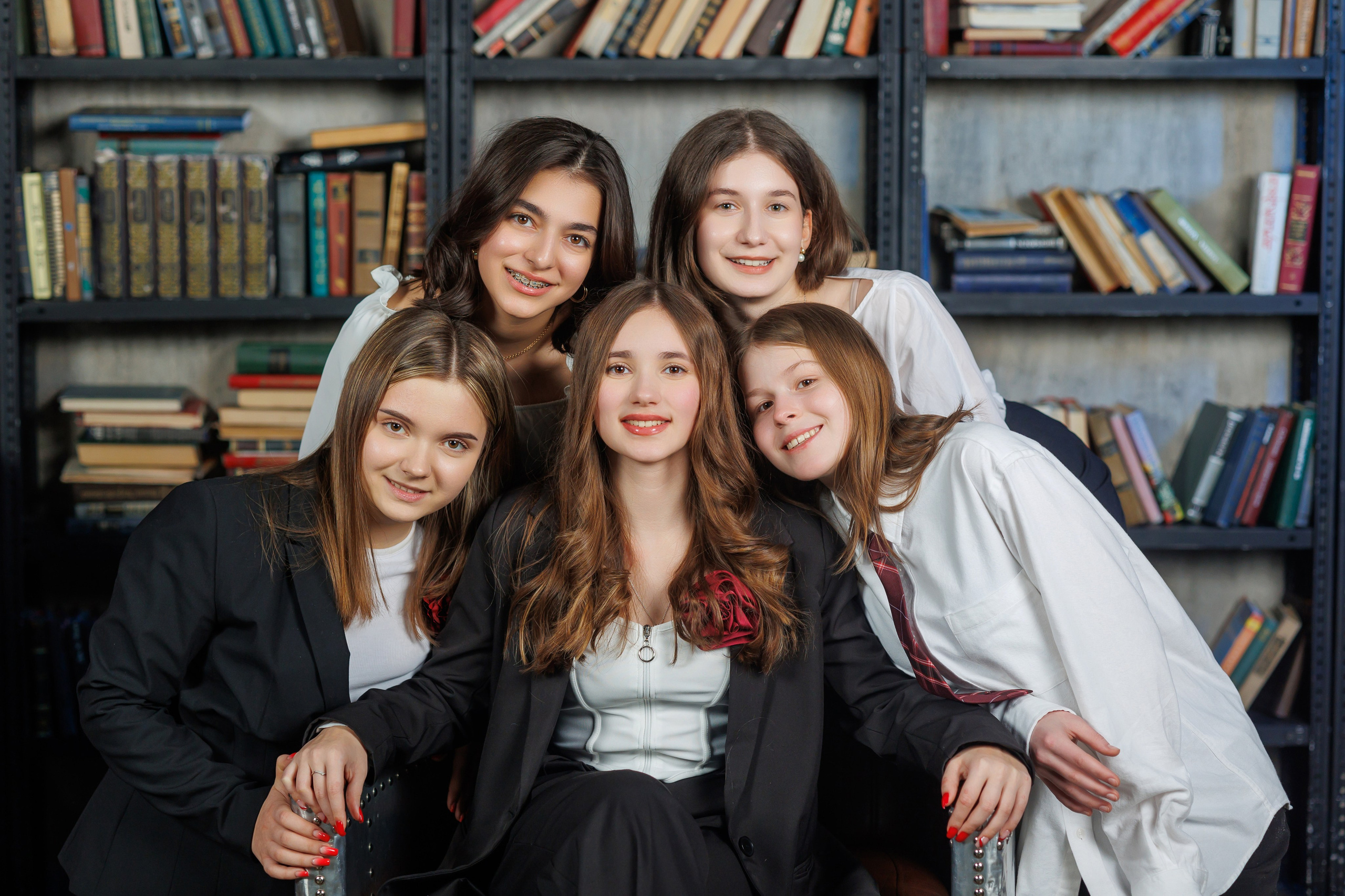 Студийная фотосъемка для старших классов в Москве. Профессиональная фото и видеосъемка. Москва