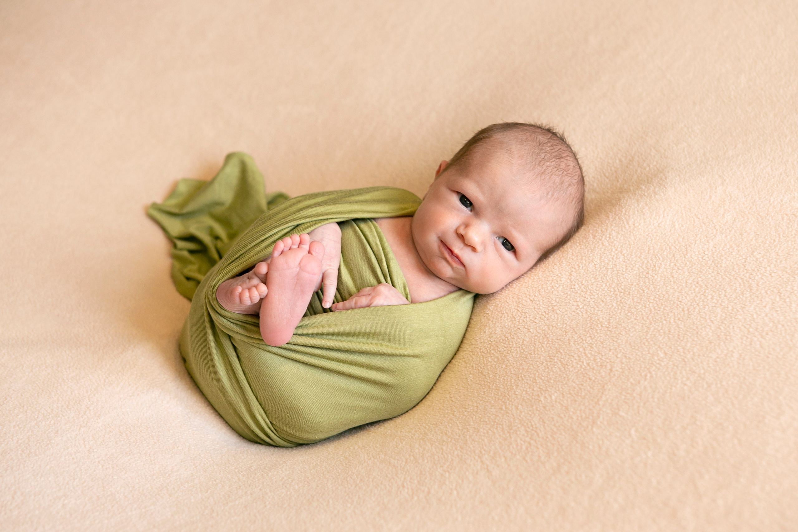 Фотограф новорожденных в Омске. Фотосессия новорожденных. Выезд. Фотограф Наталья Стаг в Омске. Фотографирую в разных стилях в разных студиях, а так же в школах и садах. Печатаю выпускные фотоальбомы