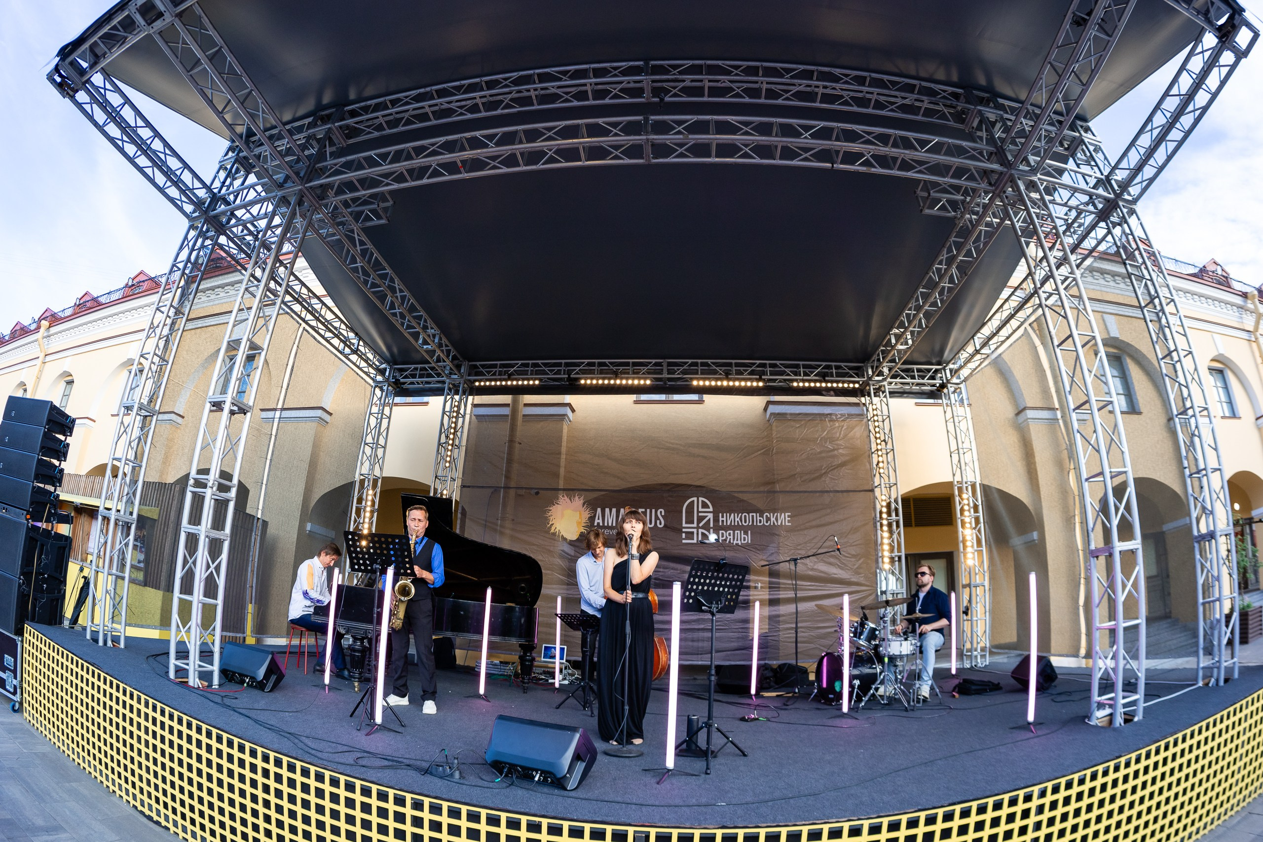 JAZZ под небом в Никольских рядах от AMADEUS. Репортажная съемка. Фотограф в Санкт-Петербурге — Сергей Петров