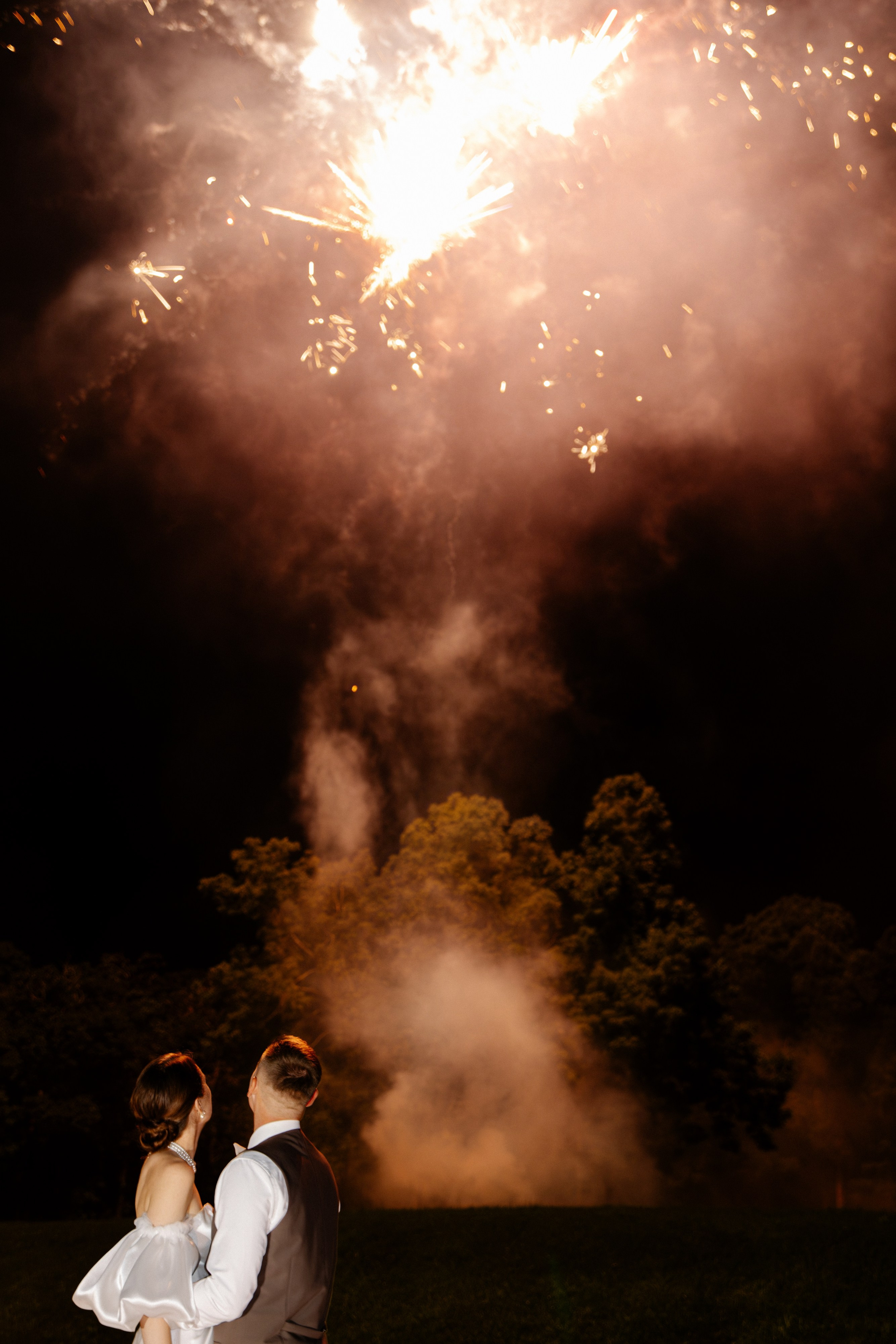 Я создаю профессиональные фотографии, которые сохраняют эмоции, детали и атмосферу вашего праздника. Свадебный фотограф во Владивостоке