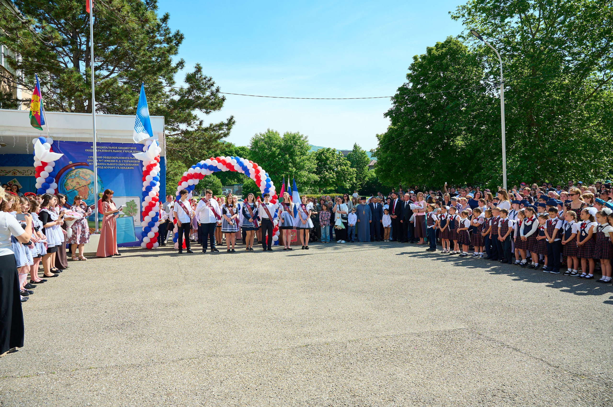 Последний звонок 2025. Жизнь курорта Кабардинка в фотографиях