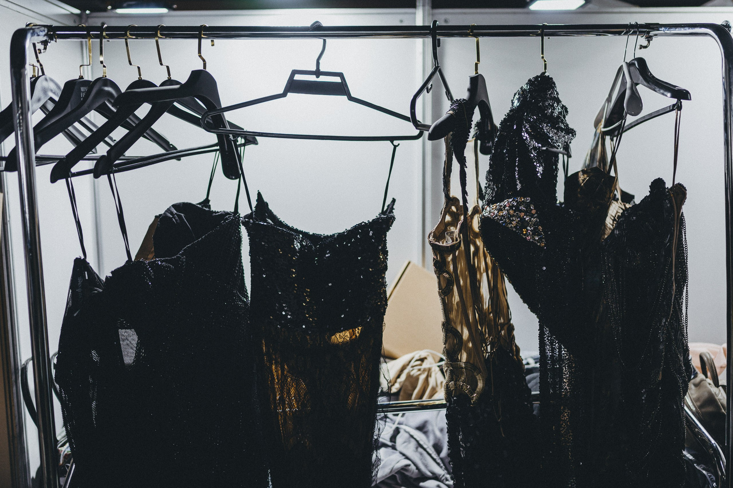 Бэкстейдж показа дизайнера Shantnu Nikhil на MFW 2025