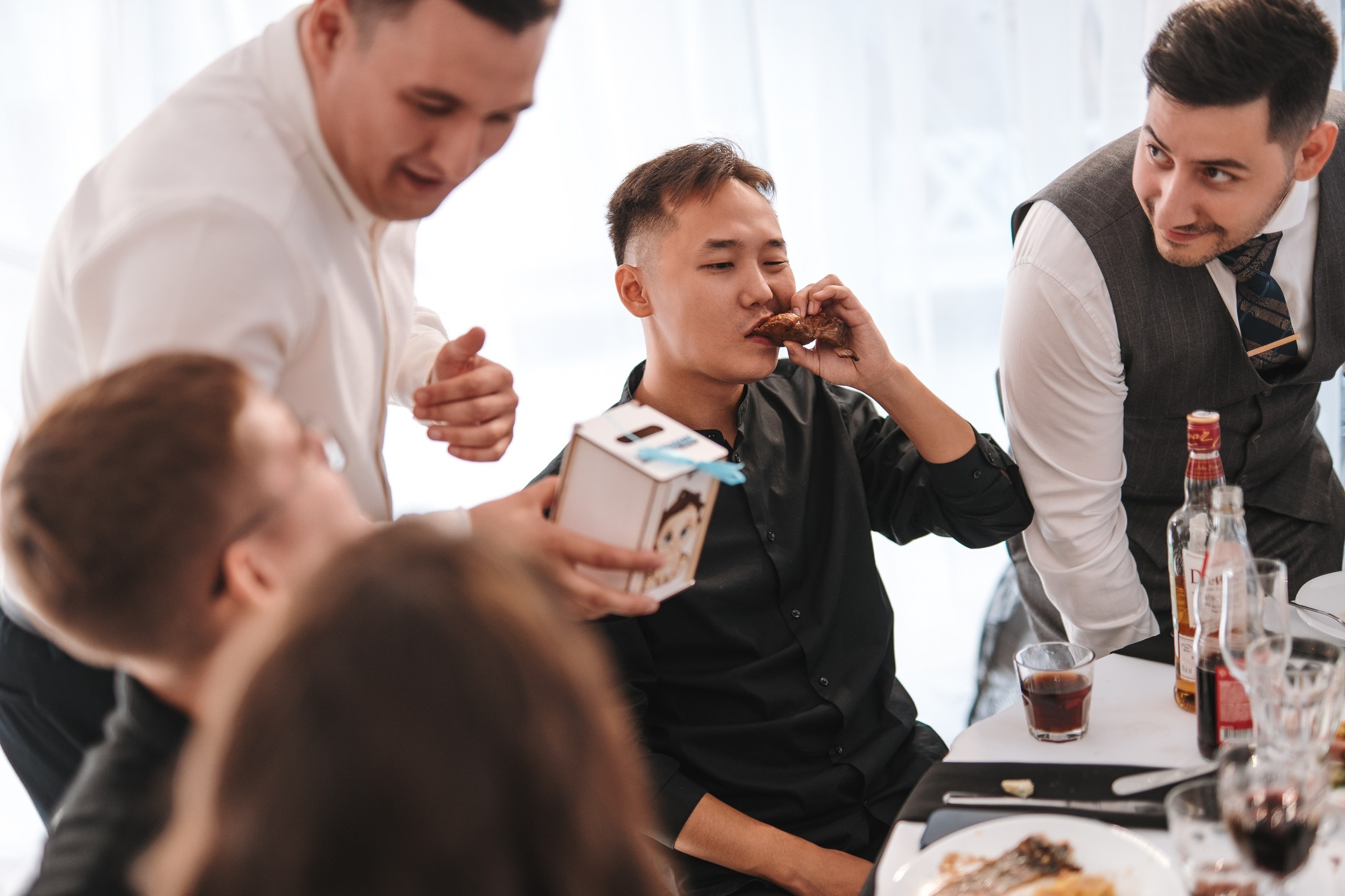 Свадьба 7 июня 2026 года — фотосессия, ЗАГС и банкет в шатре «Под облаками» в Нагаево с ведущим Артуром Ильясовым