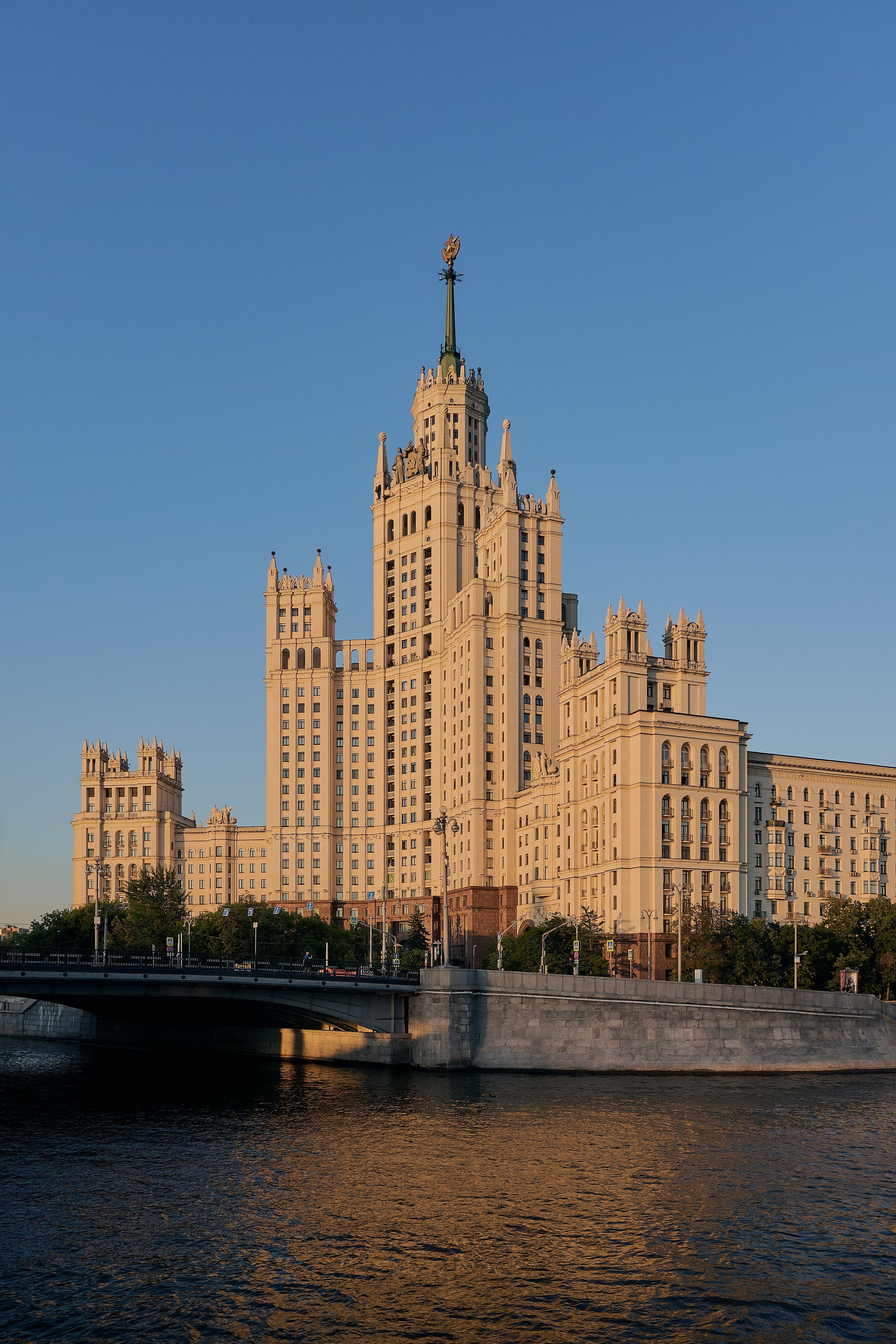 Прогулка на кораблике по Москва-реке. Фотограф Роман Адлер